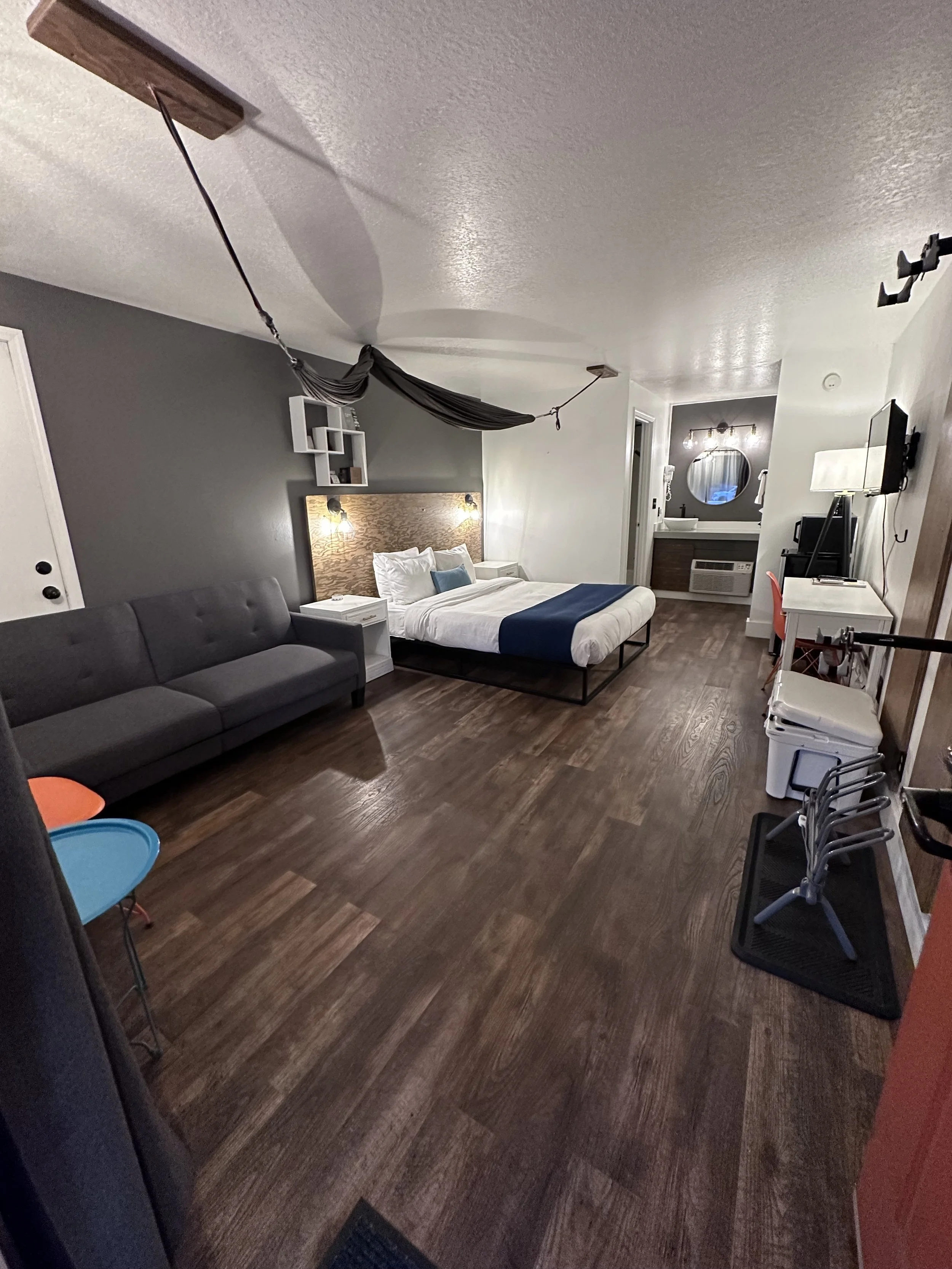 loge bend room.jpg