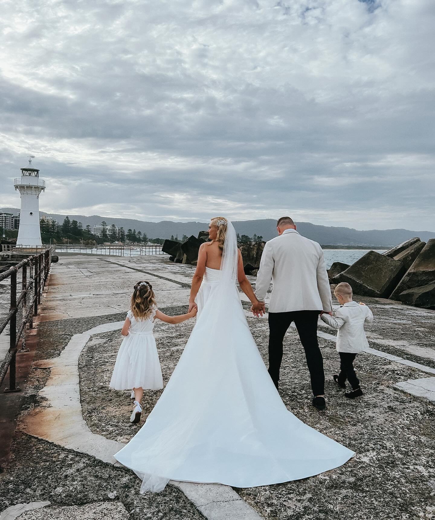 If you ask Tara and Kurt&rsquo;s five year old daughter, their wedding day was her big day 😂🥰

Can you imagine being your mum and dad&rsquo;s flower girl?! 🤗

It only felt right to let her announce:
🎤: YOU MAY NOW KISS THE BRIDE!

She stole the s