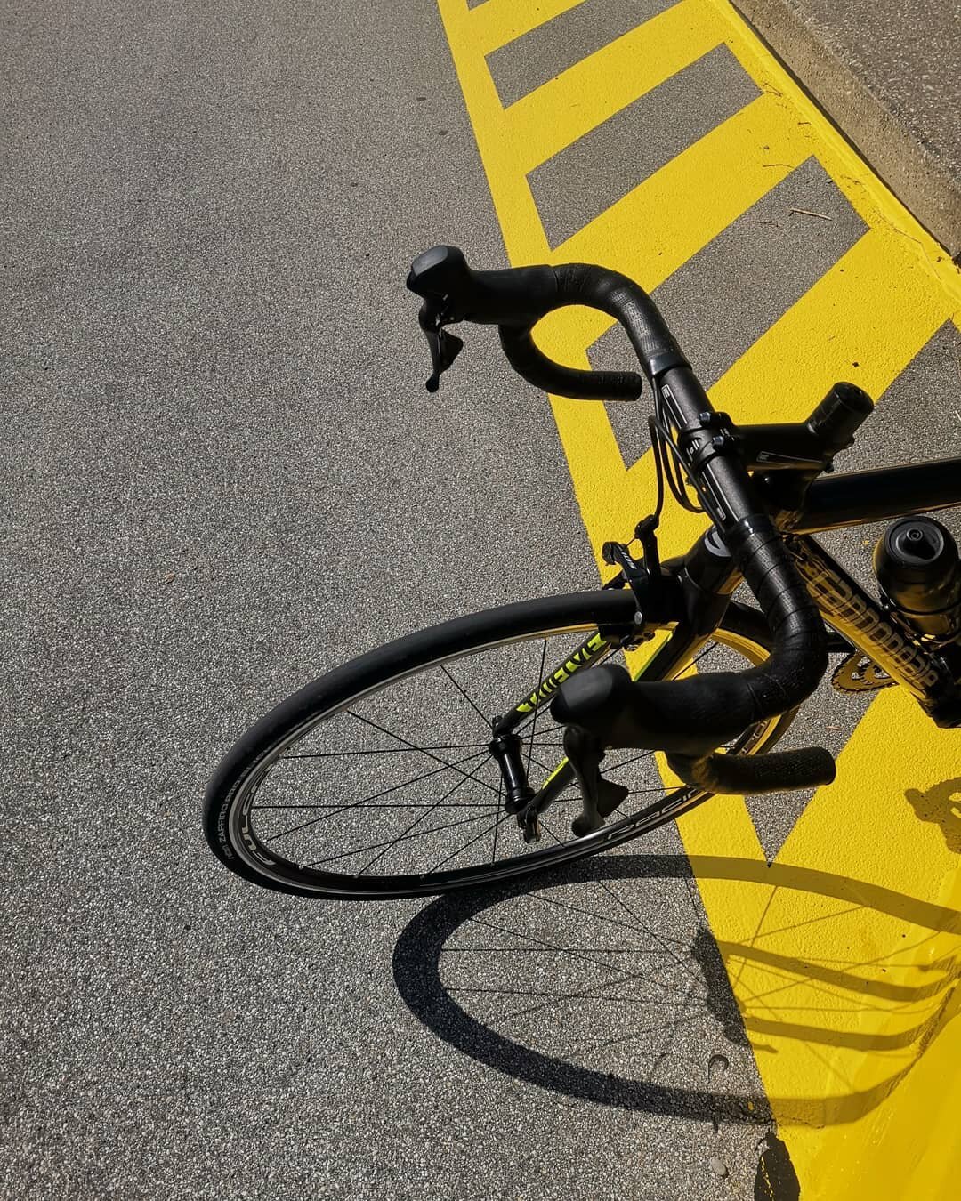 Finally got back on 2 wheels today. 🖤
Since cycling more often recently, I discovered that my motocycling technique improved considerably.

.
.
.
.
.
.
_________________________________
#recoveryride #2wheels
#cycling #roadcycling #instacycling
#hum