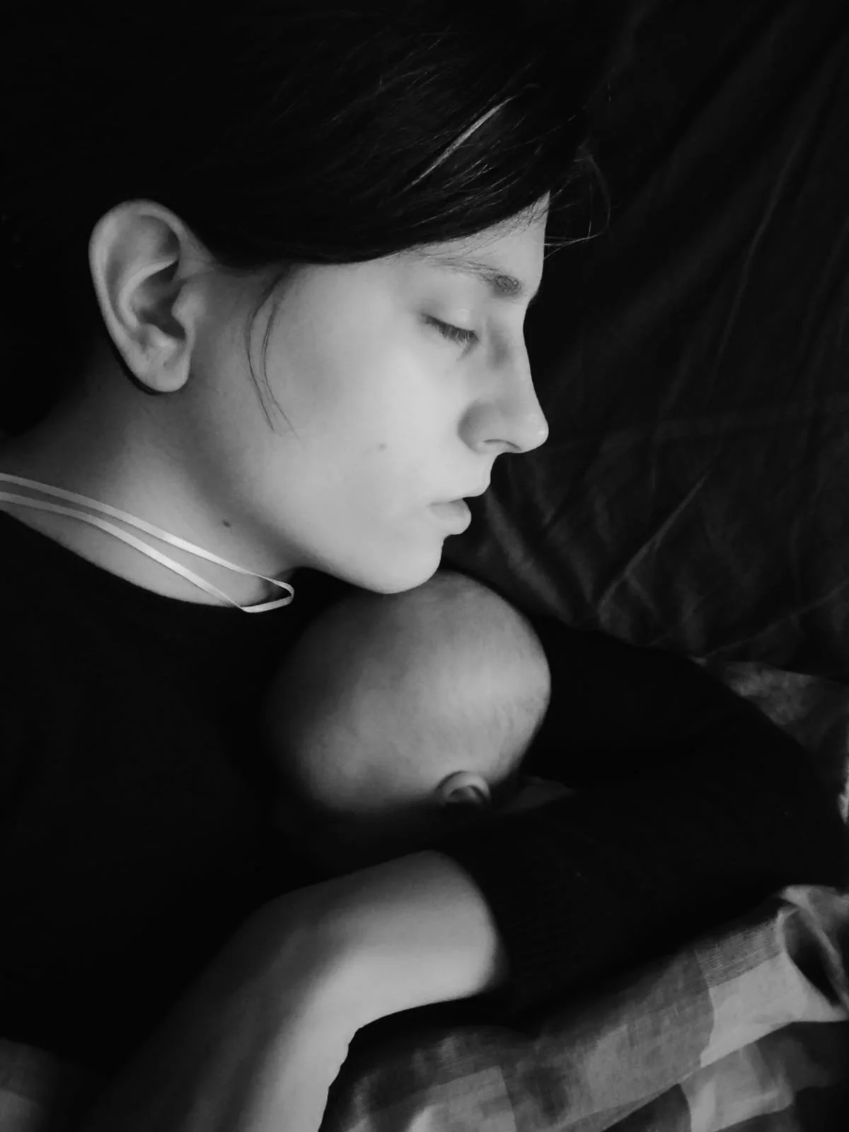 fotografia spontanea mamma neonato casa