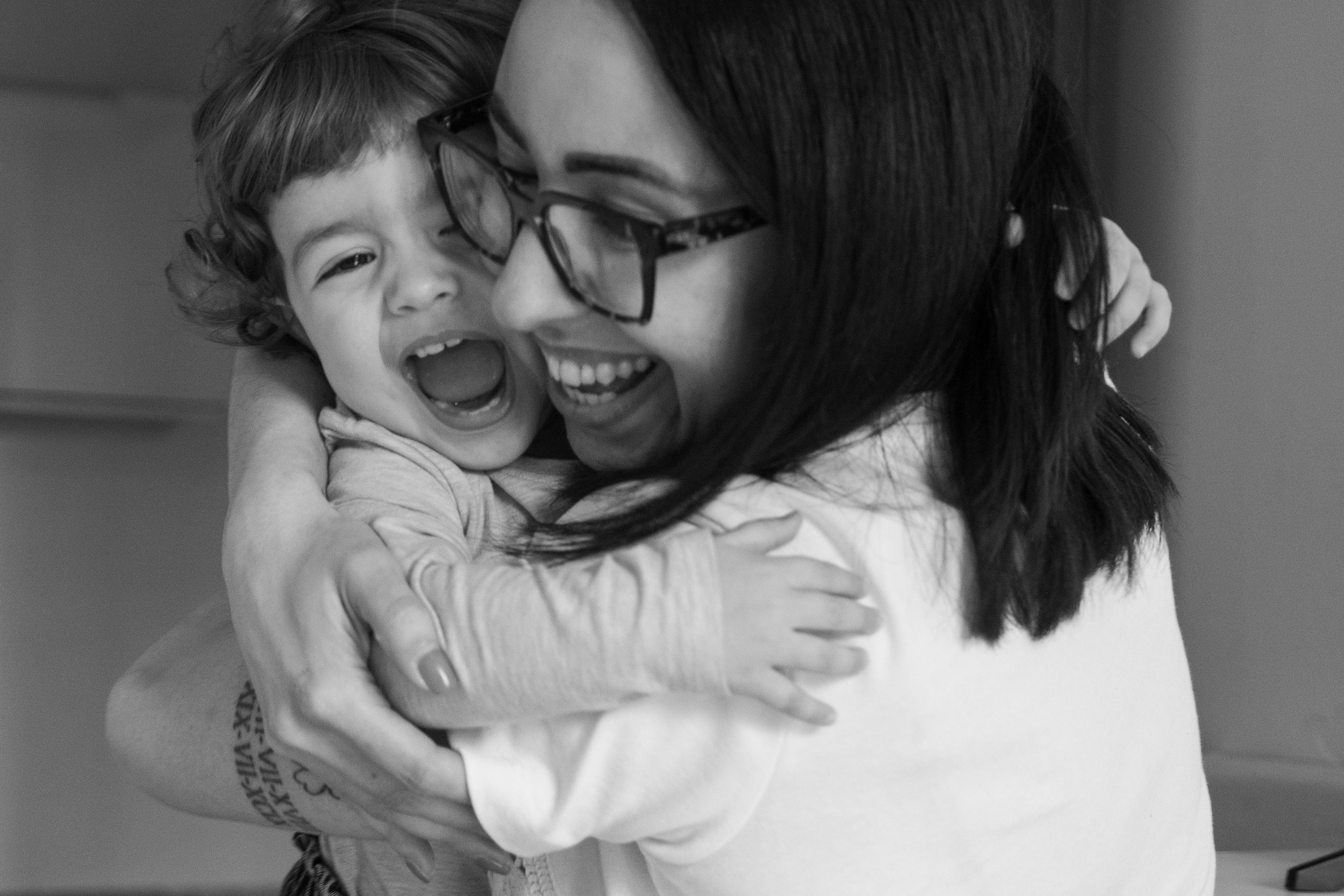 fotografia spontanea mamma e figlia bologna