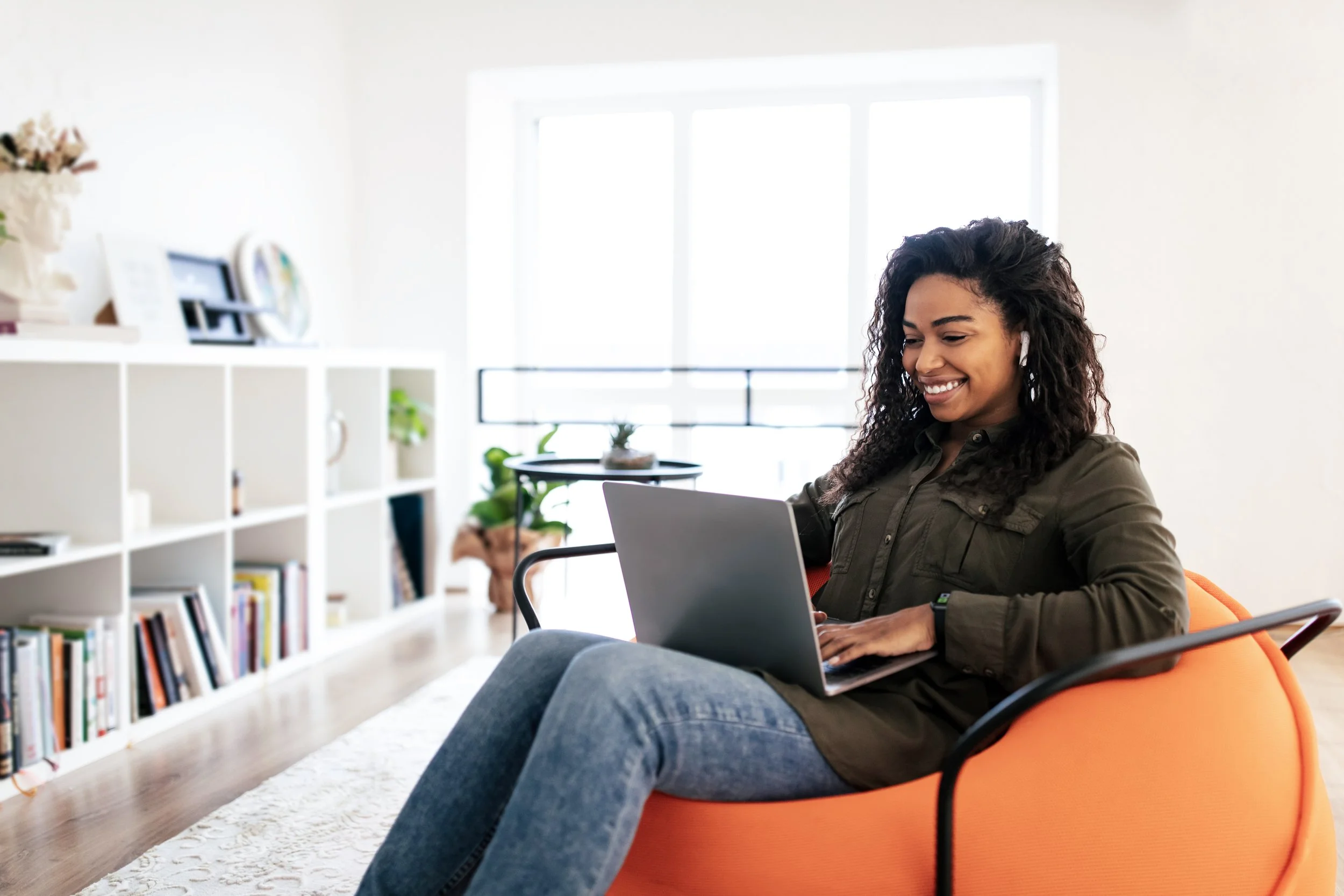 Solopreneur running her business remotely from home after offloading admin to a virtual assistant in NYC.