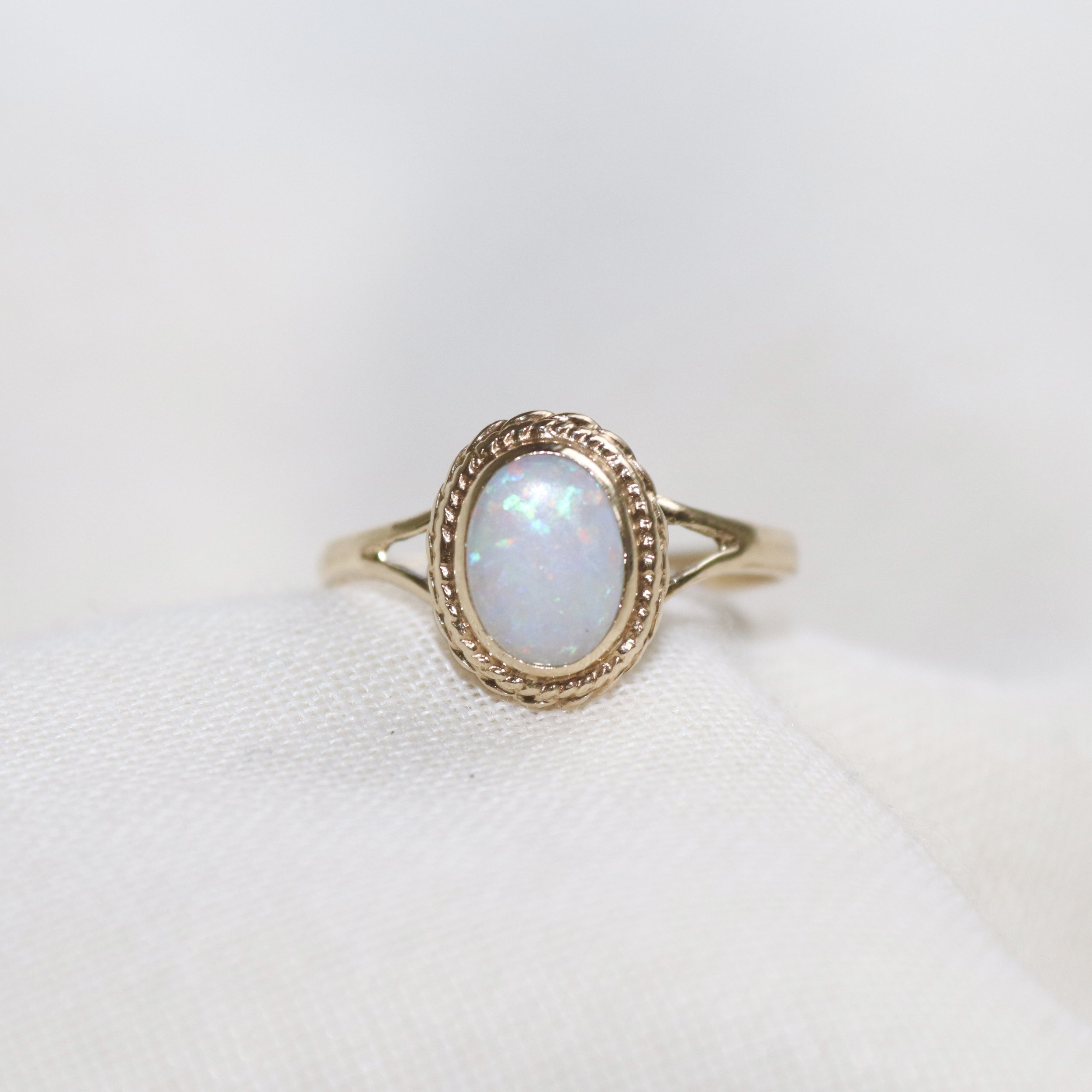vintage 9ct gold opal ring.jpg