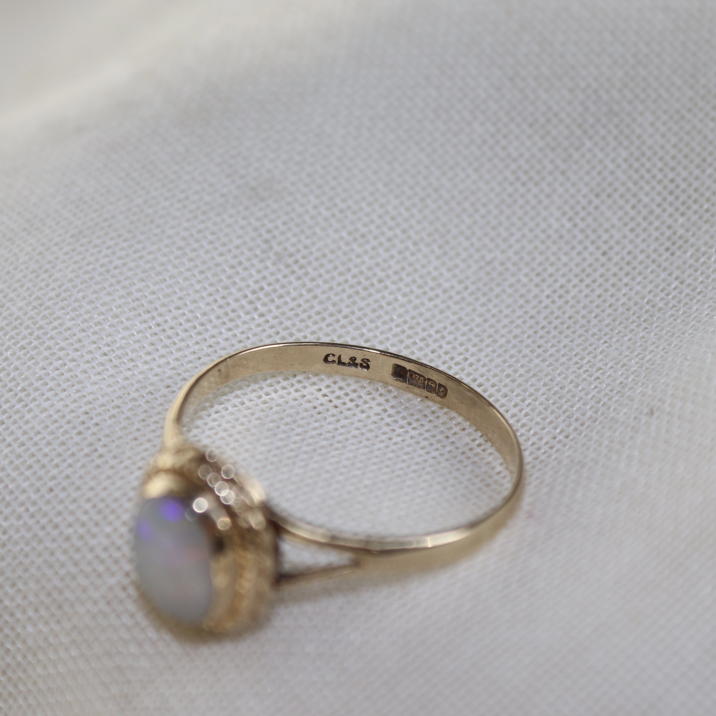 9ct yellow gold natural australlian opal ring.jpg