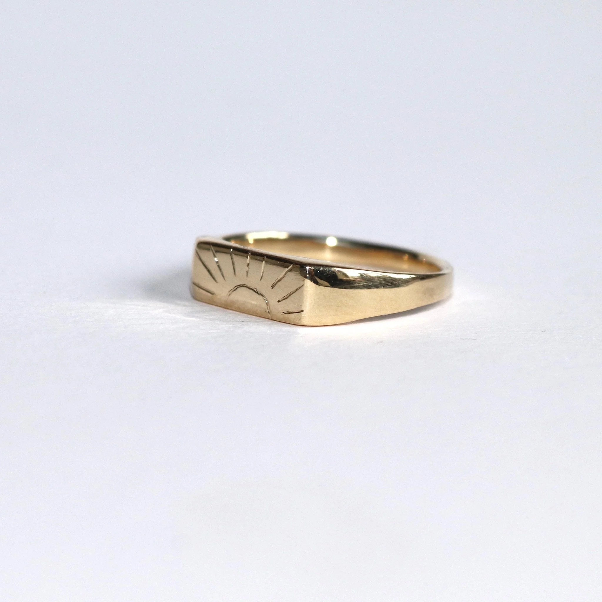 9ct gold signet ring .jpg
