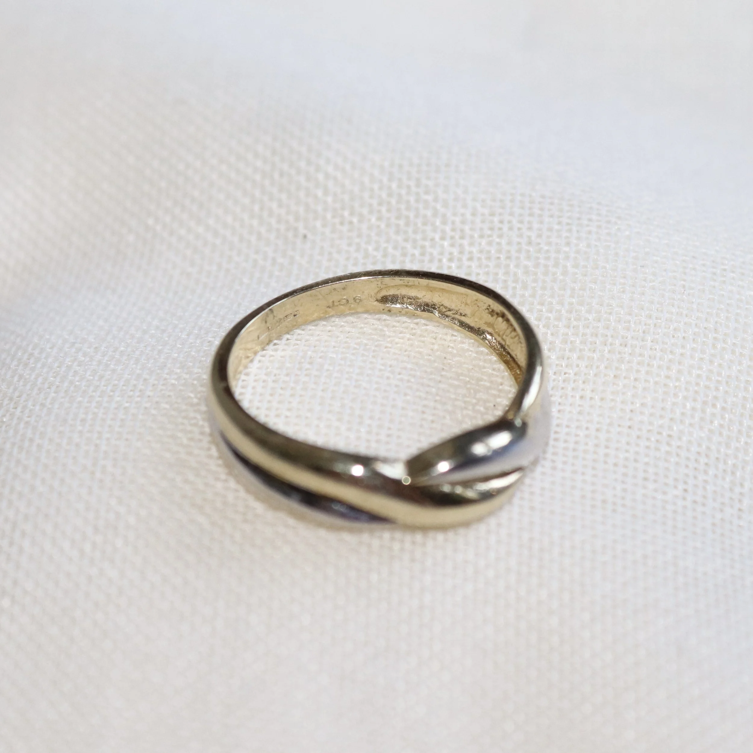 9ct gold twisted white gold and yellow gold ring.jpg