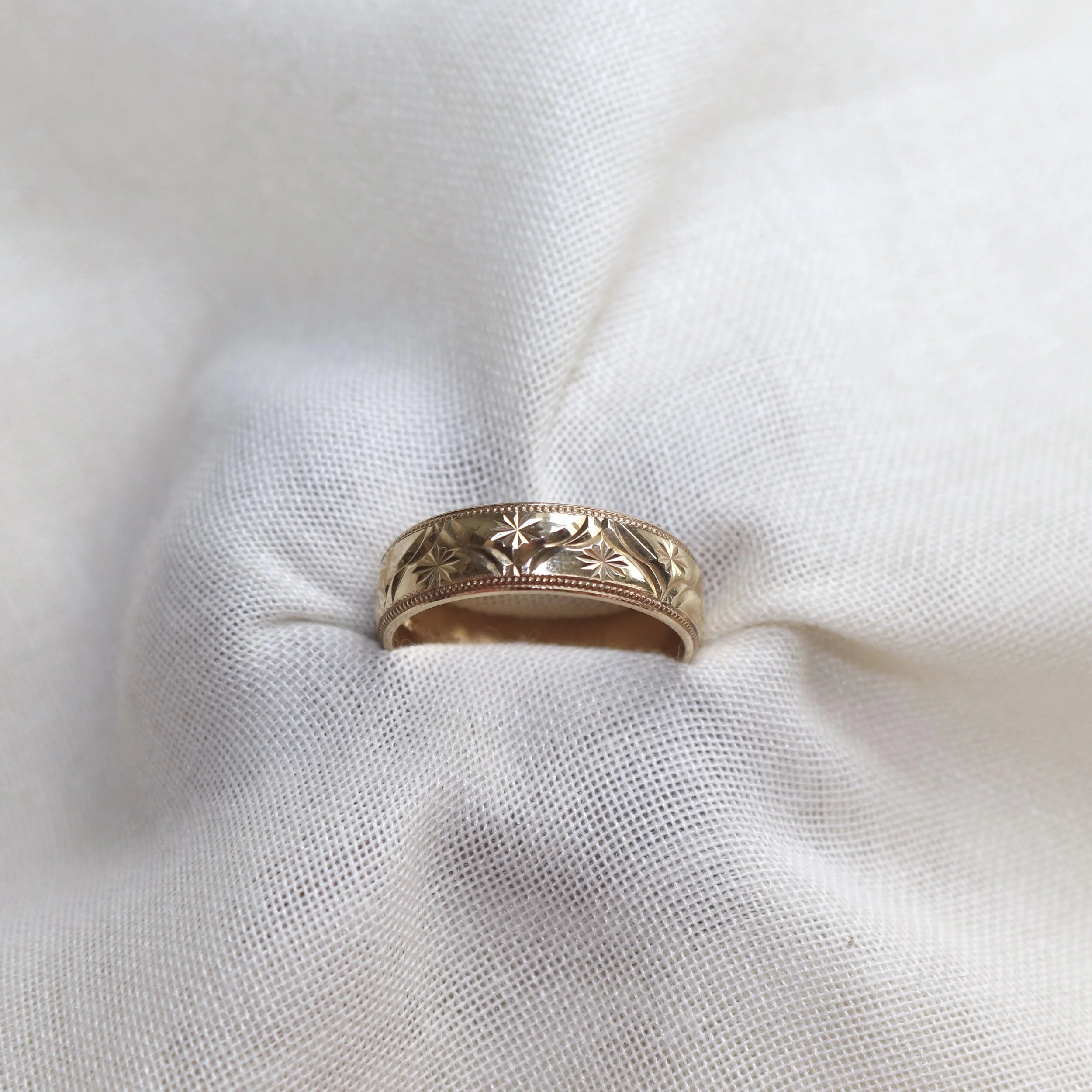 9ct yellow gold vintage ring.jpg