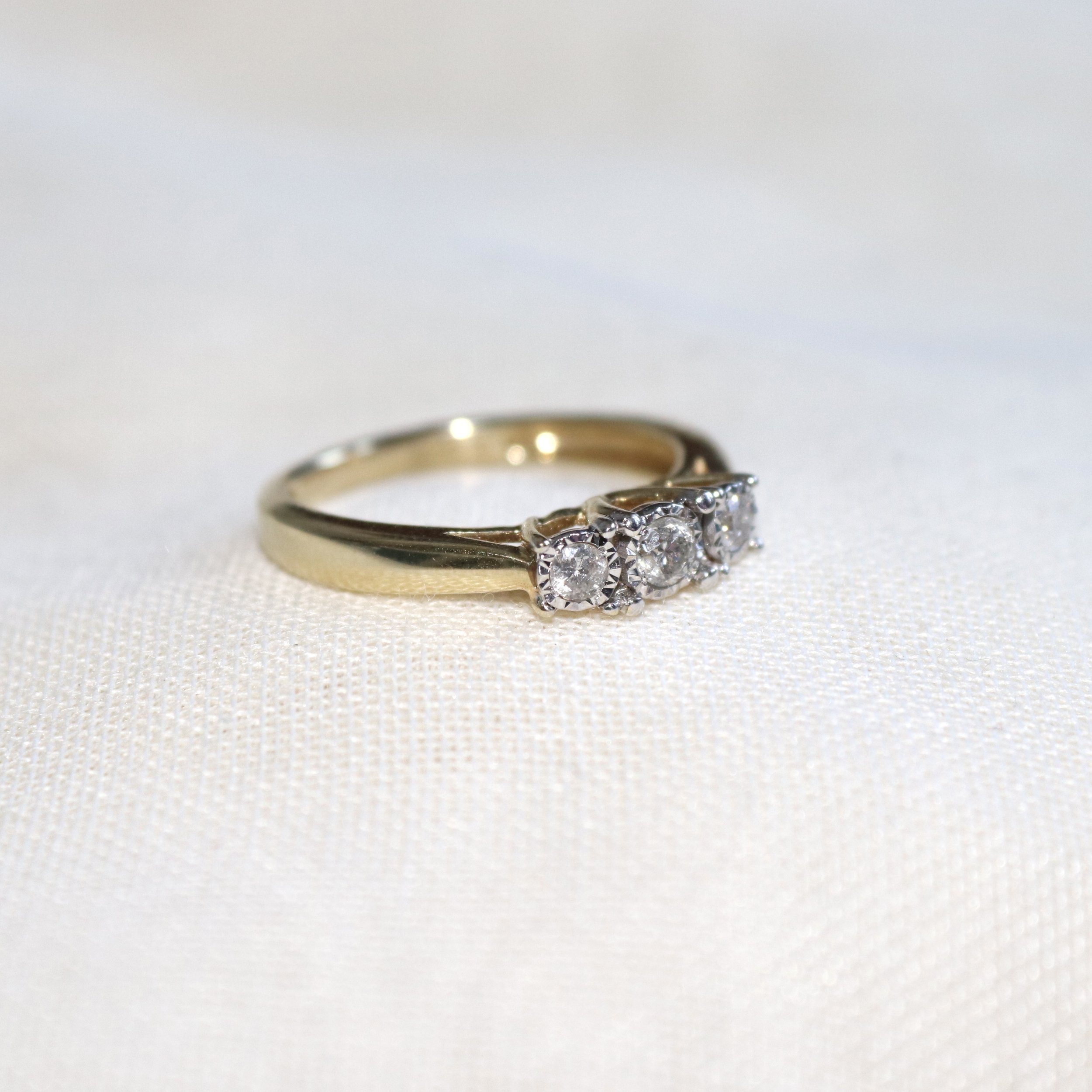 9ct diamond 3 stone ring.jpg