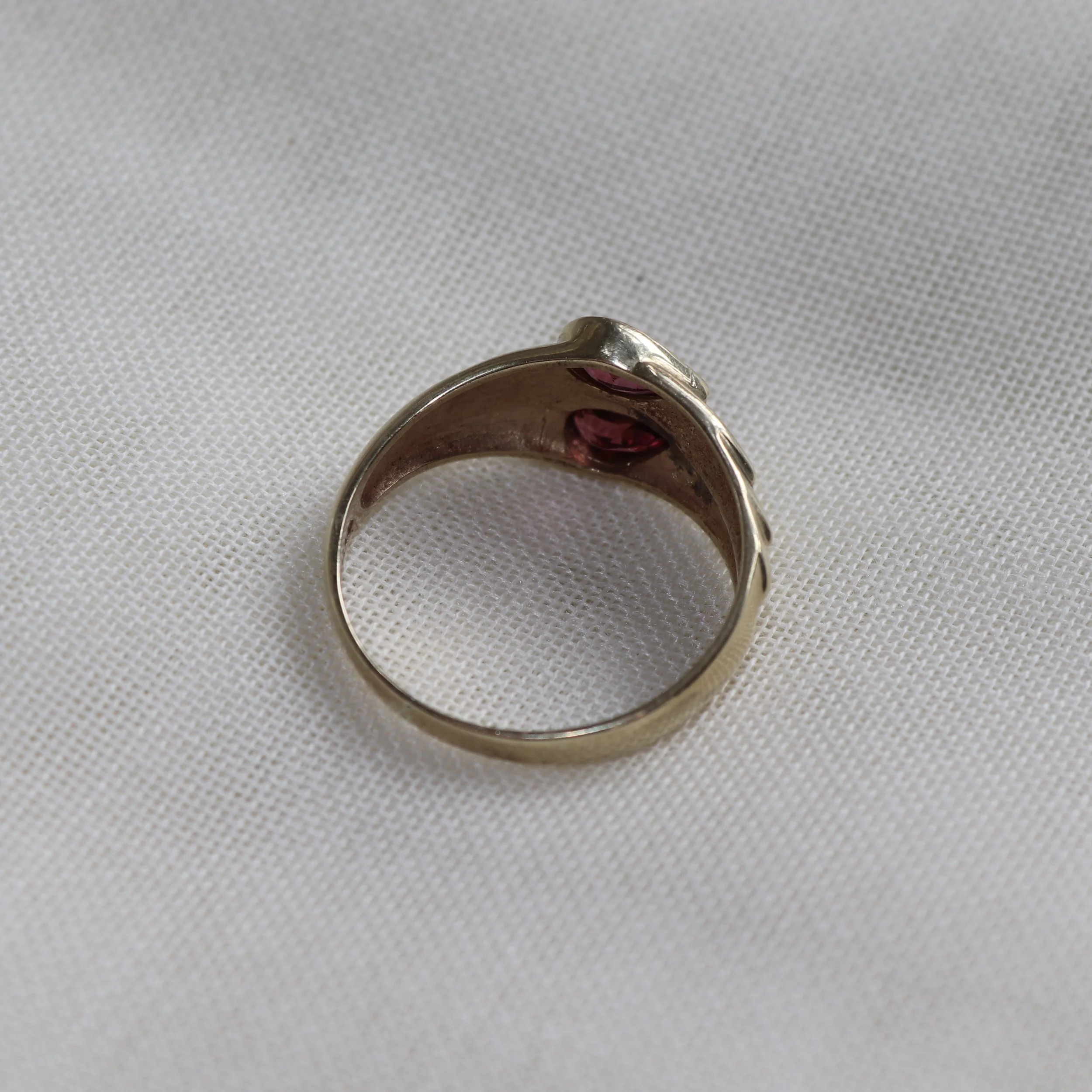 9ct yellow garnet ring.jpg
