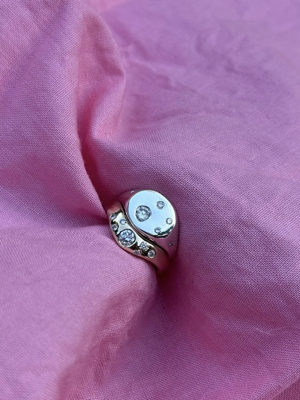 A pair of mixed gold matching signet ring and signet liner. Scatter set with diamond. 