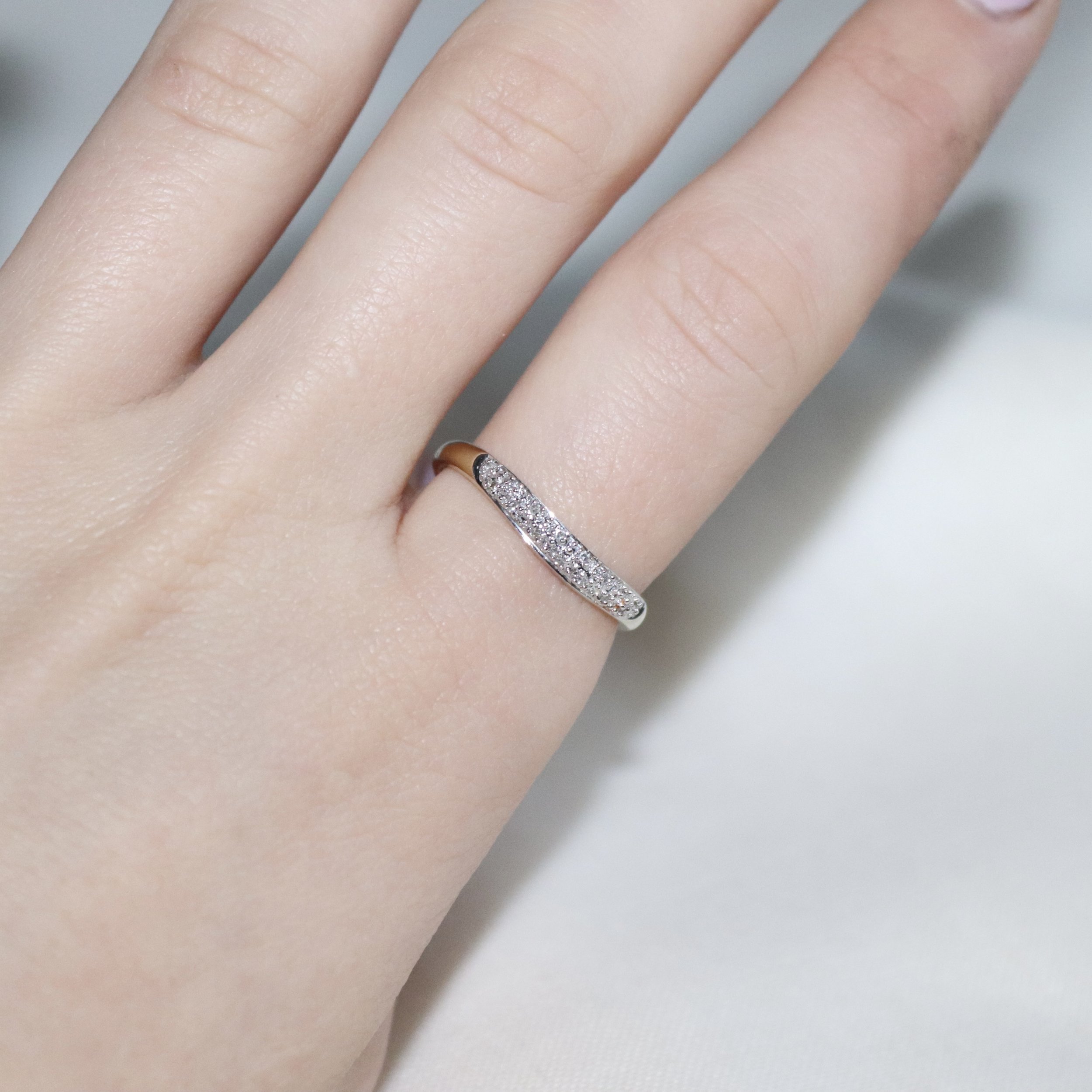 diamodn cluster curved ring.jpg