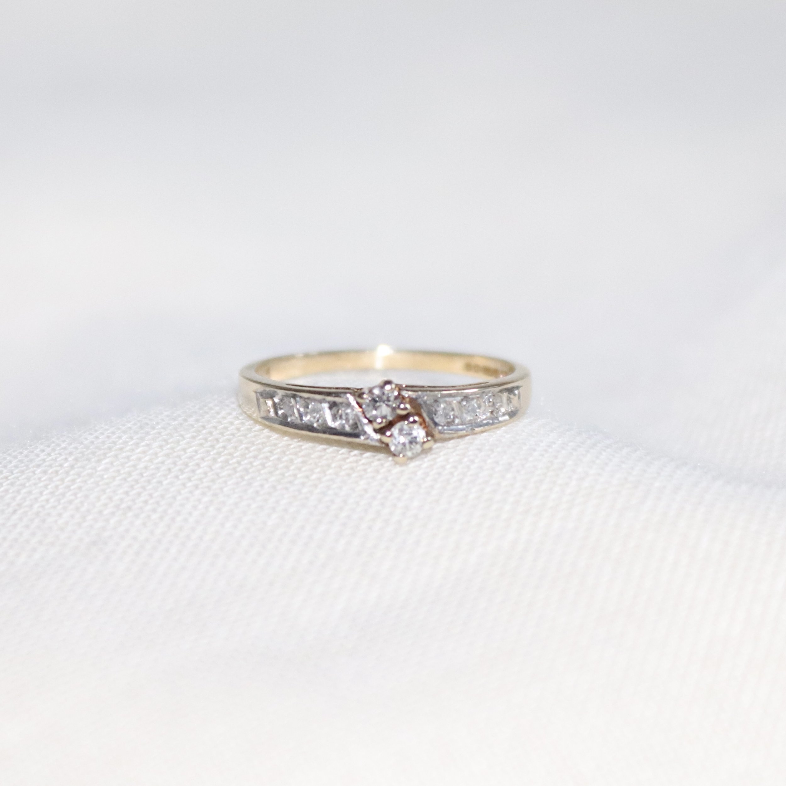 9ct Gold Alternate Diamond Ring