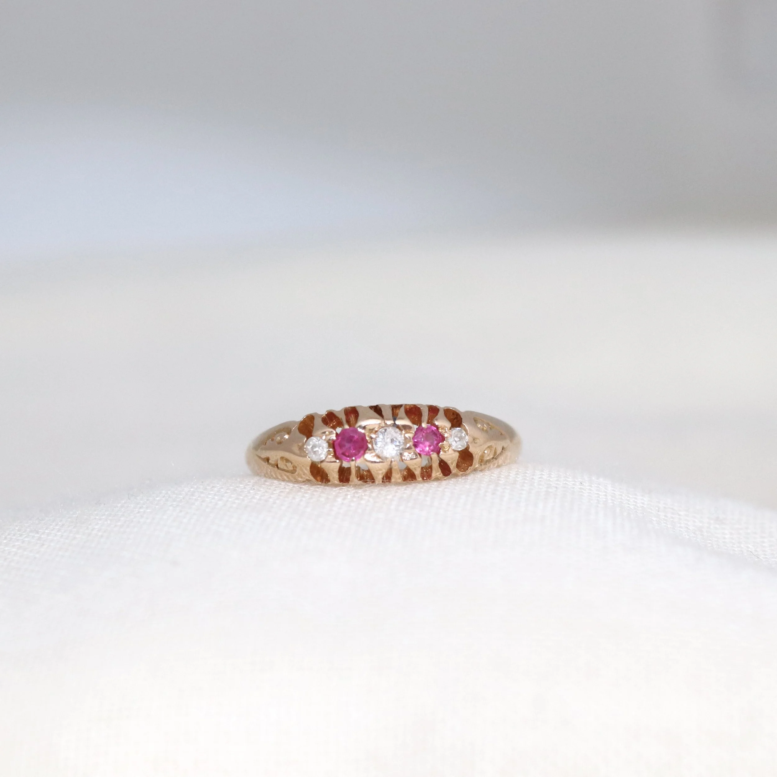 Antique 18ct Yellow Gold Ruby & Diamond Row Claw Set Ring