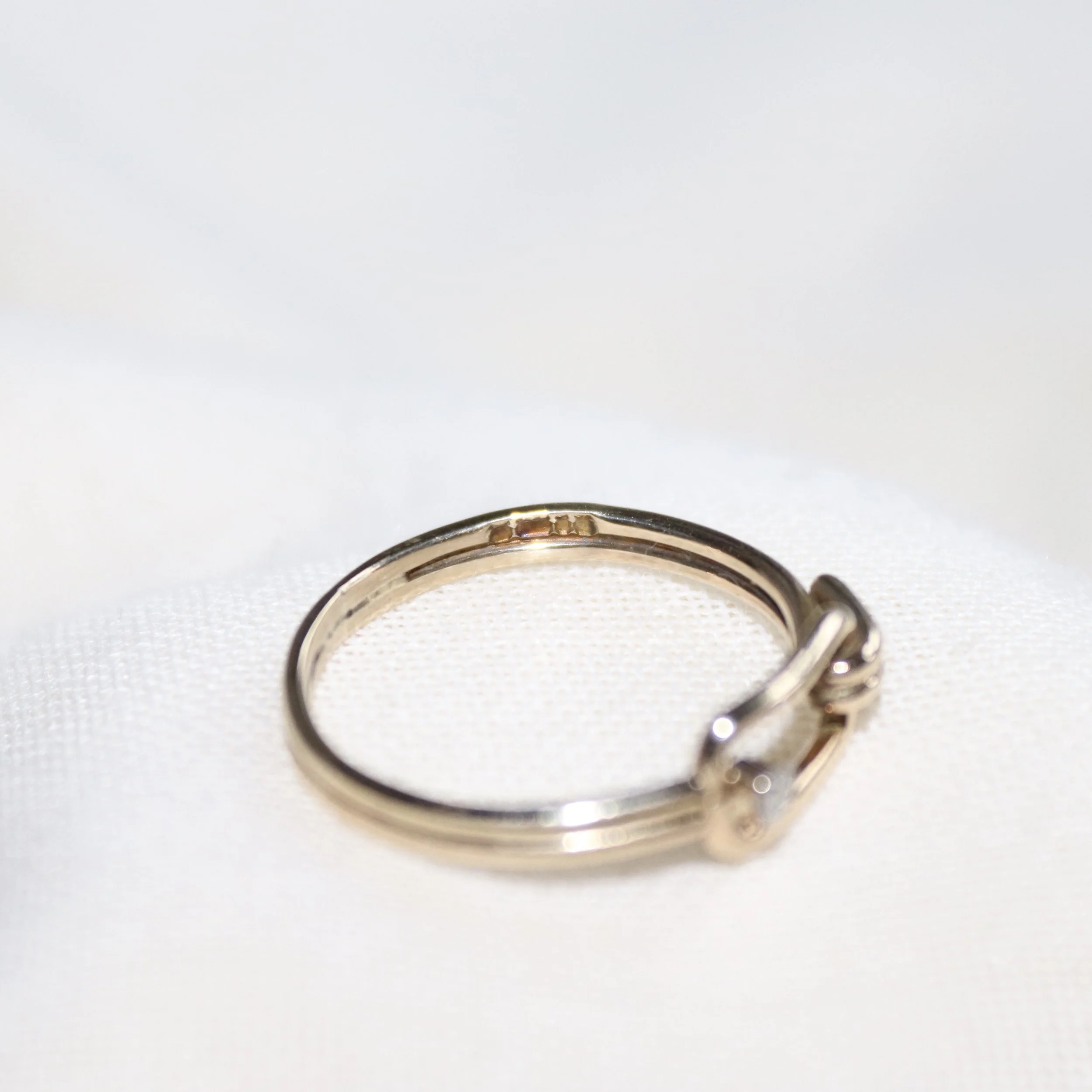 9ct gold link diamond vintage ring.jpg