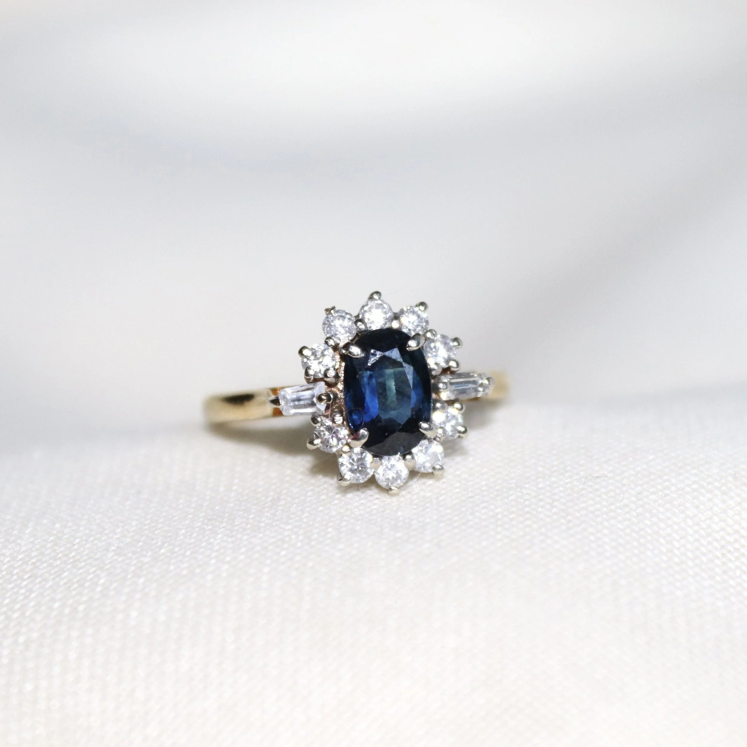 18ct gold sapphire cluster ring .jpg