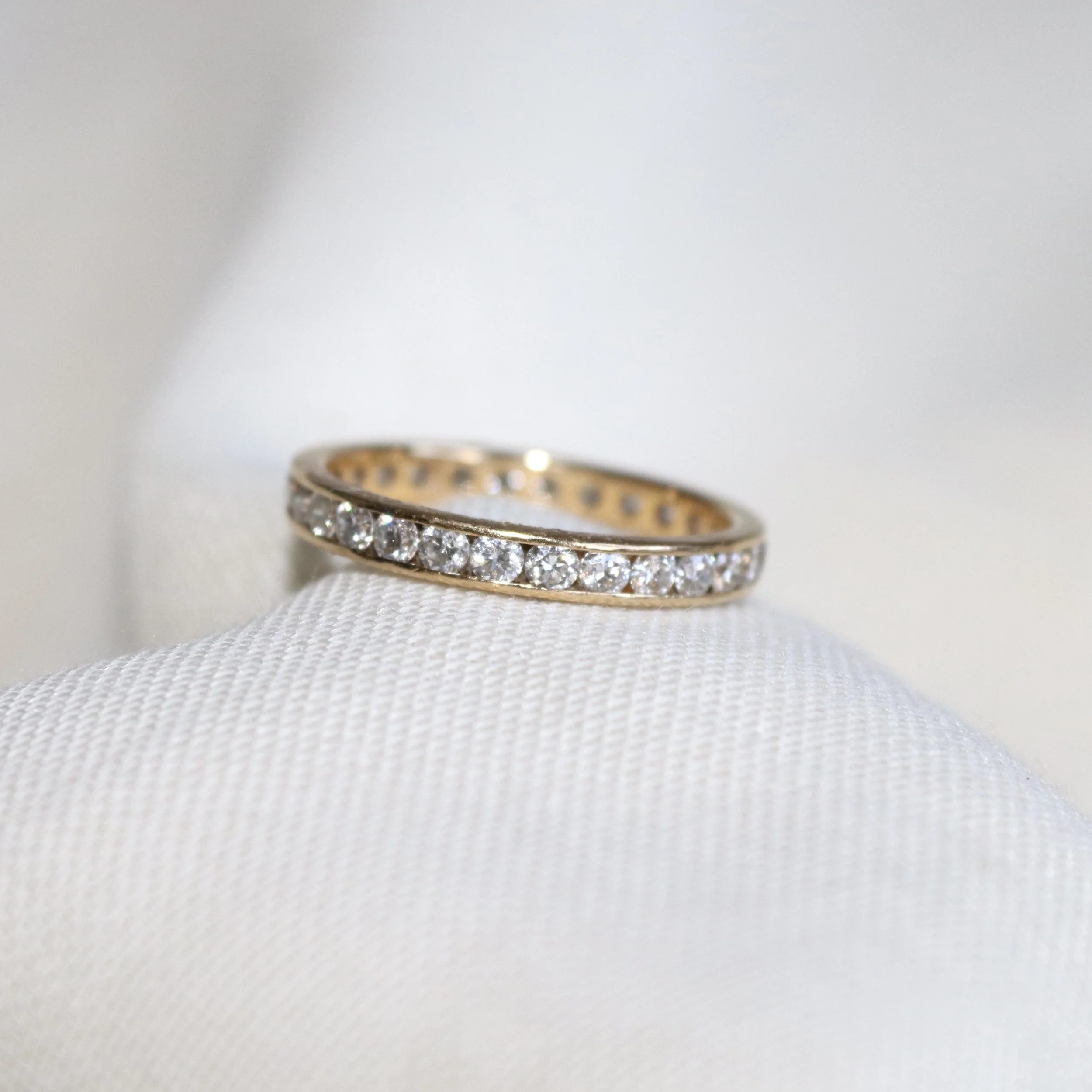 18ct gold diamond ring.jpg