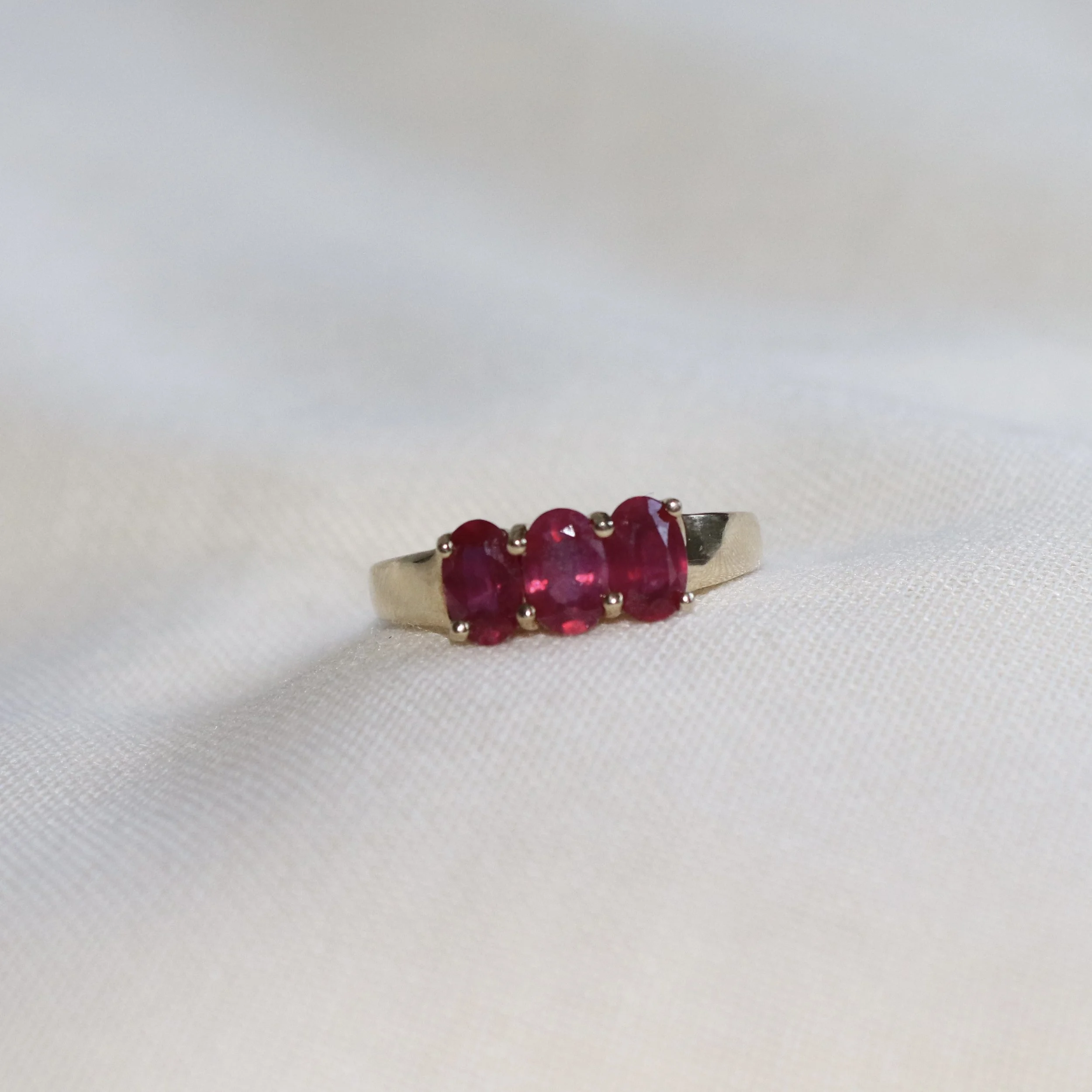 9ct gold ring ruby oval.jpg