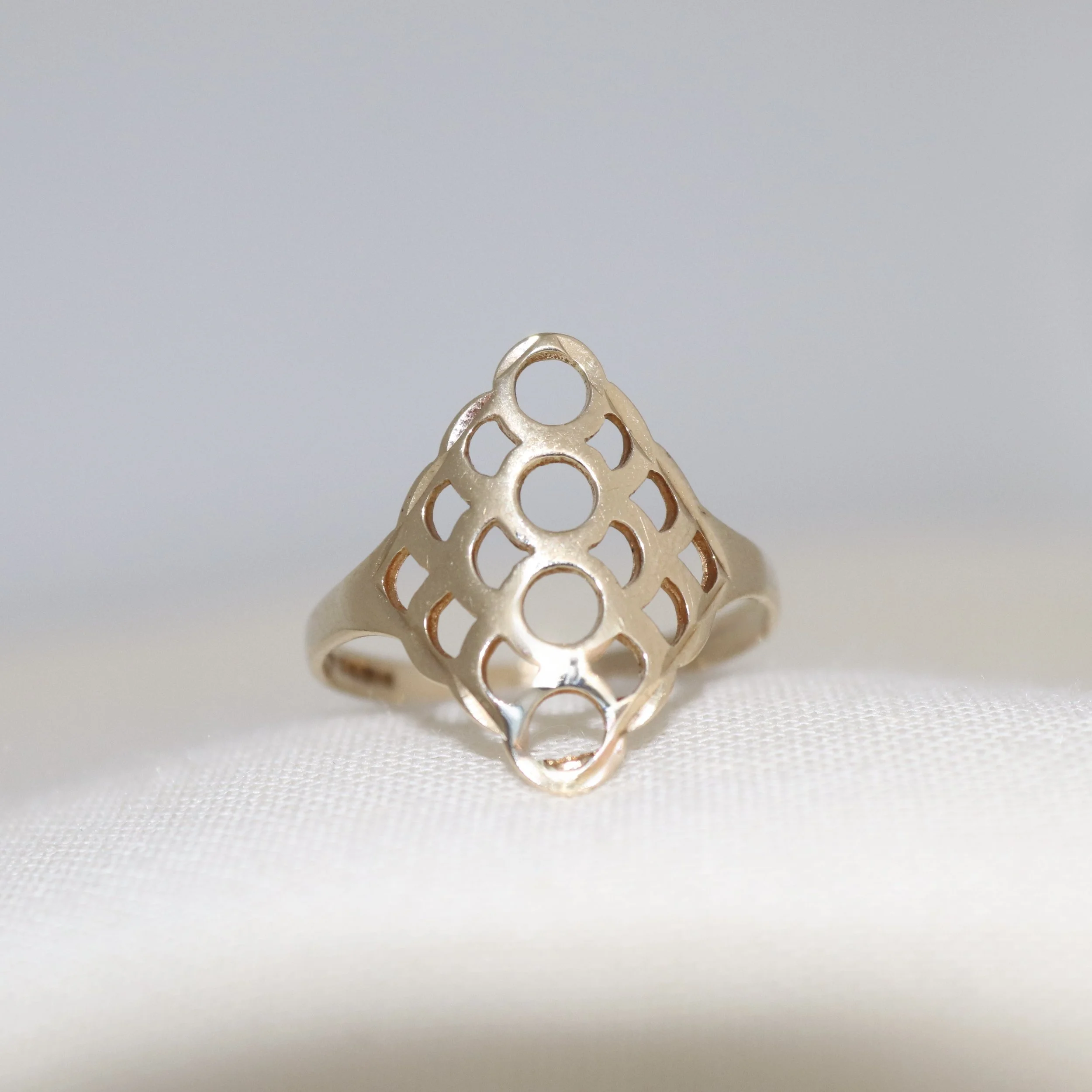 vintage 9ct preloved ring.jpg