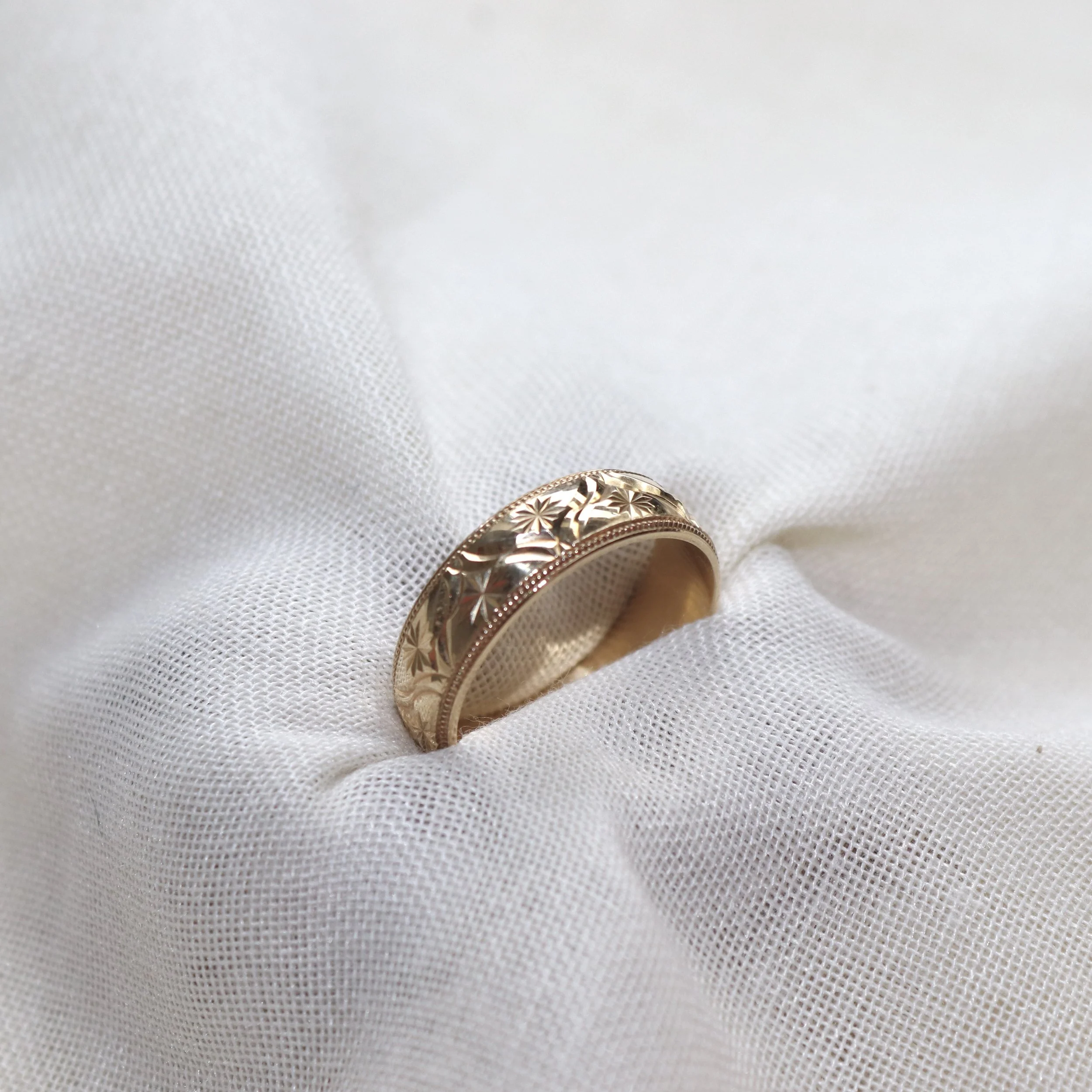 9ct gold patterned wedding band.jpg