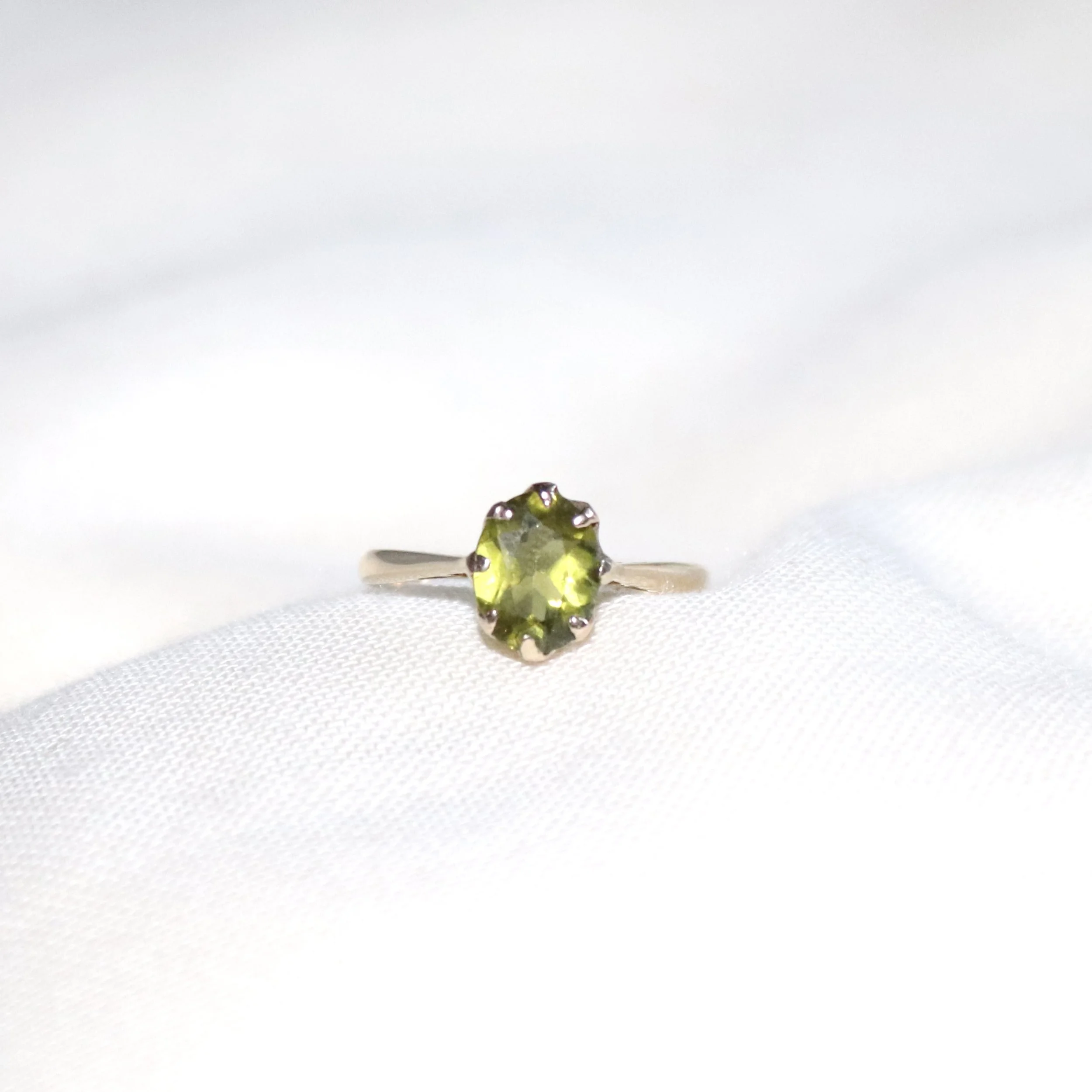 9ct Yellow Gold Peridot Solitaire Ring