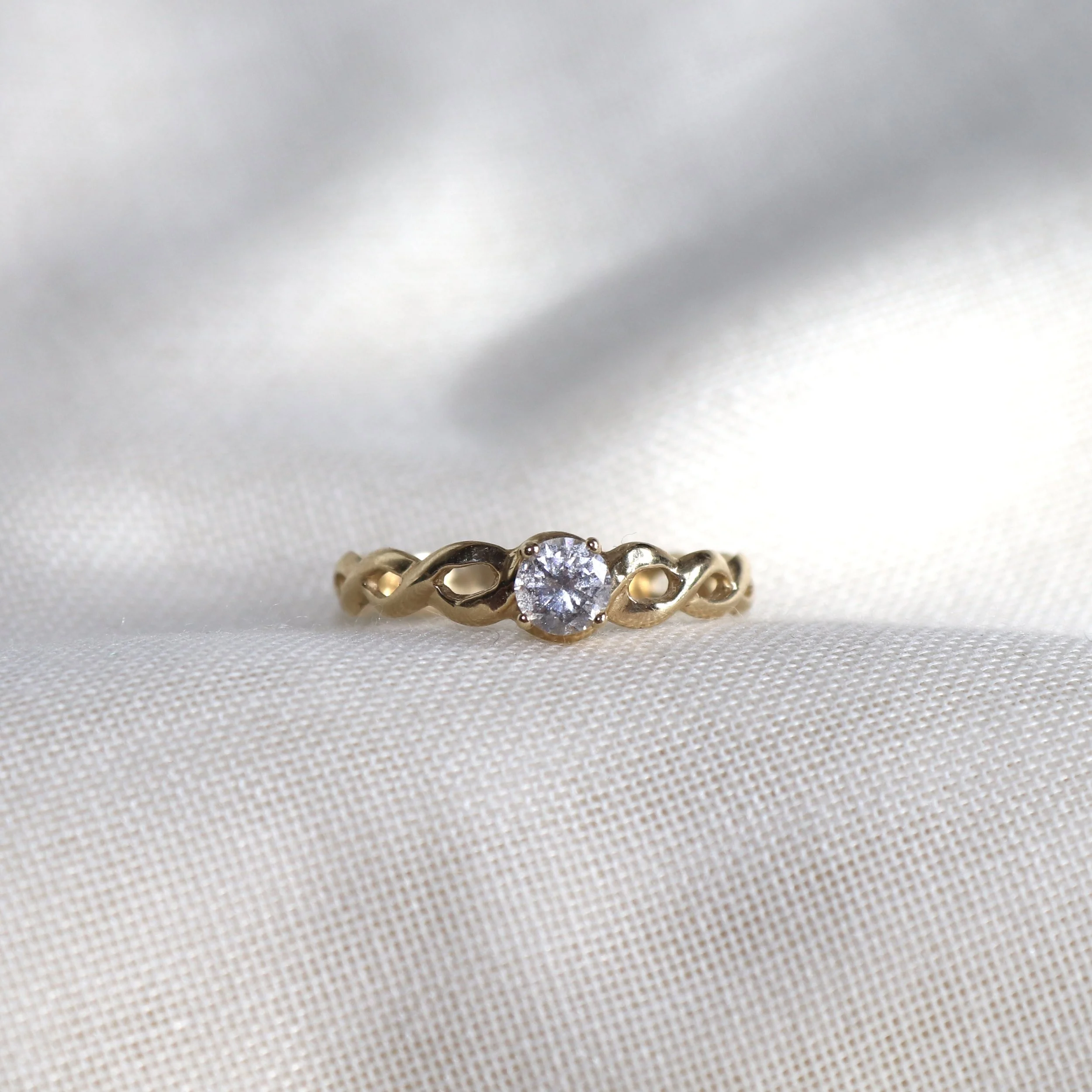 9ct Woven Band CZ Ring