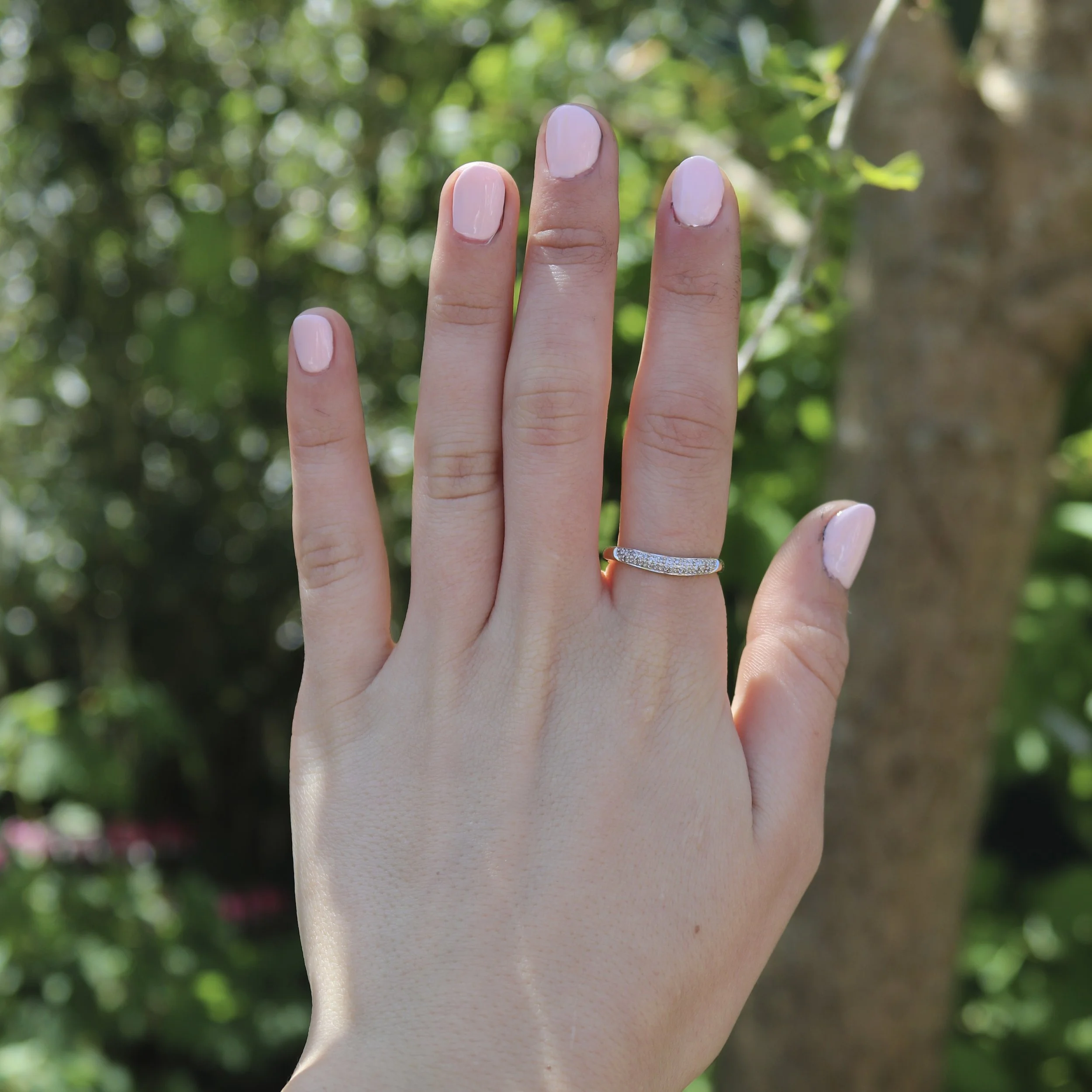 9ct gold curved diamond ring.jpg