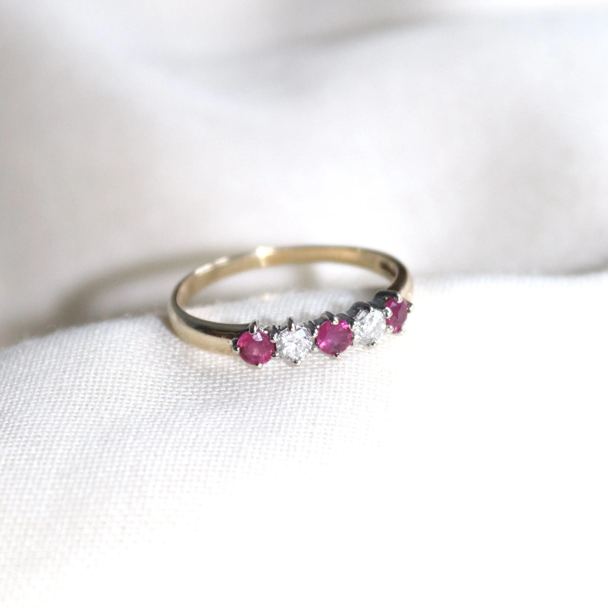 9ct yellow gold ruby claw ring.jpg