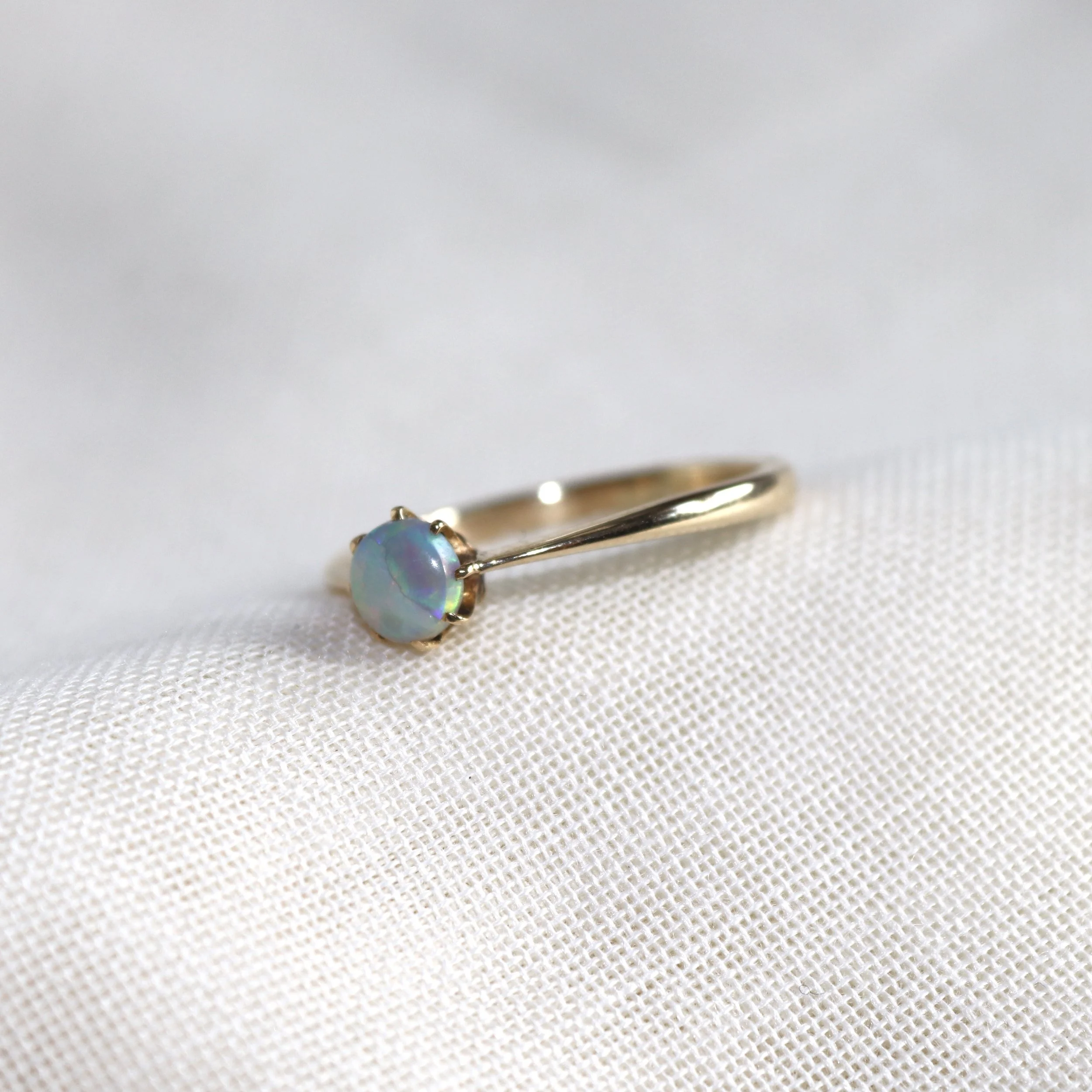 9ct vintage opal ring.jpg