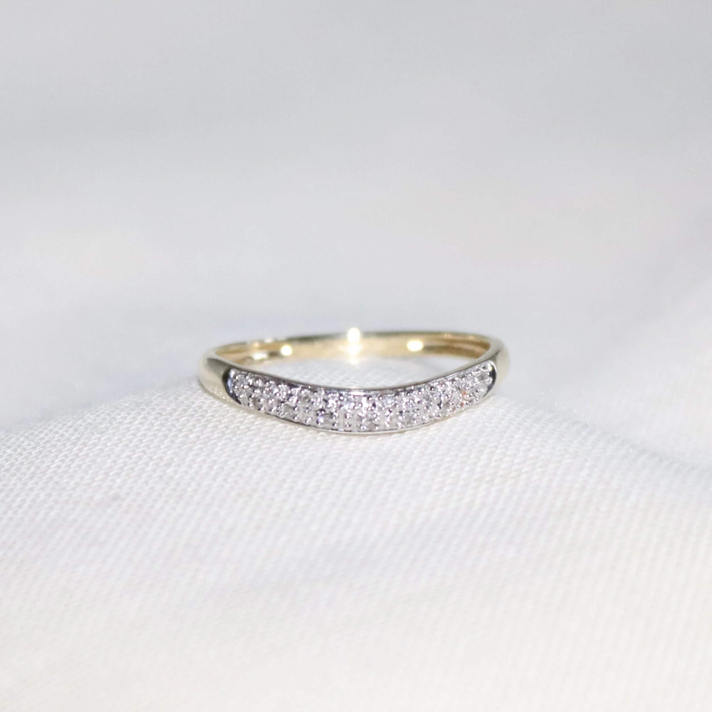 9ct Gold Curved Diamond Row Ring