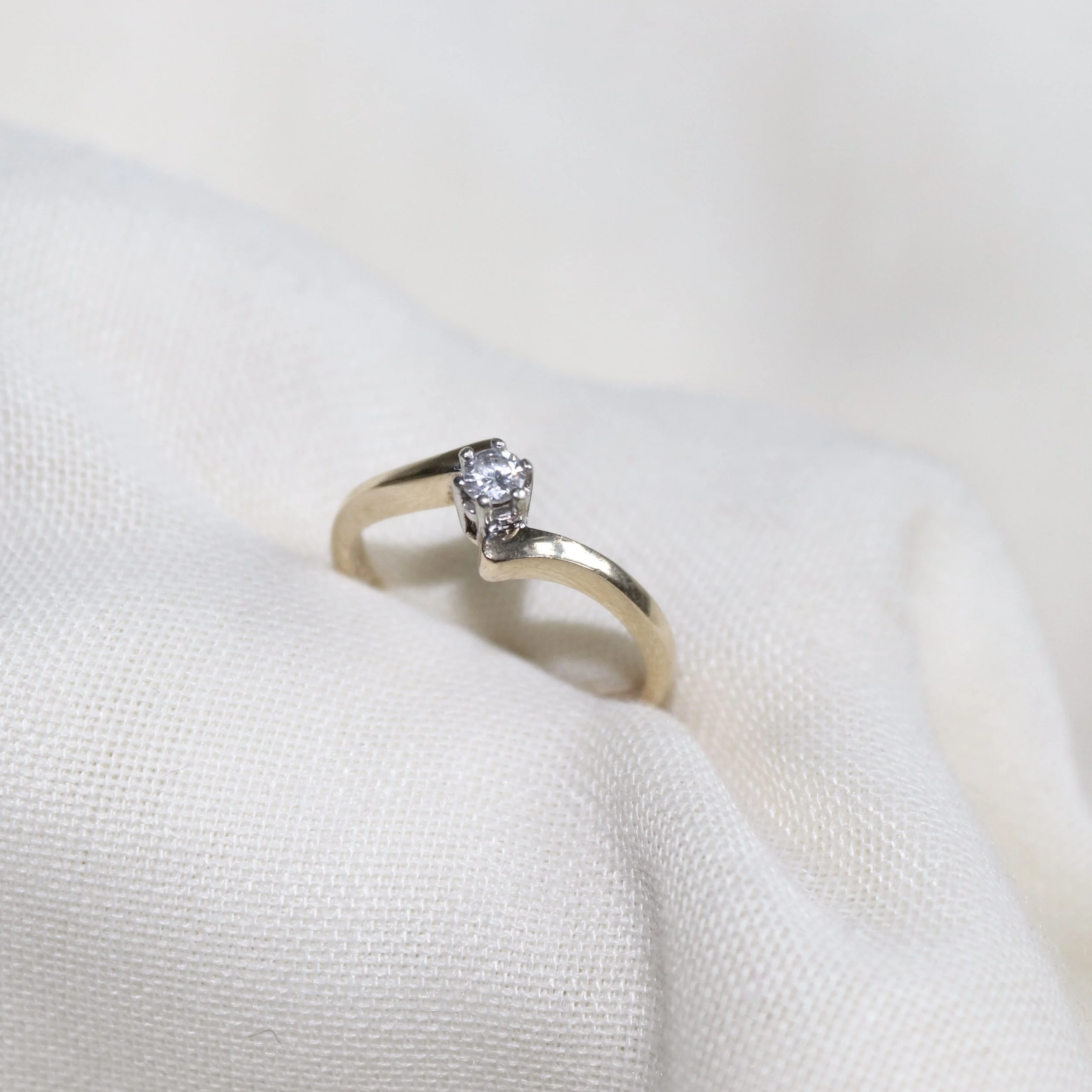 9ct gold diamond twist ring.jpg