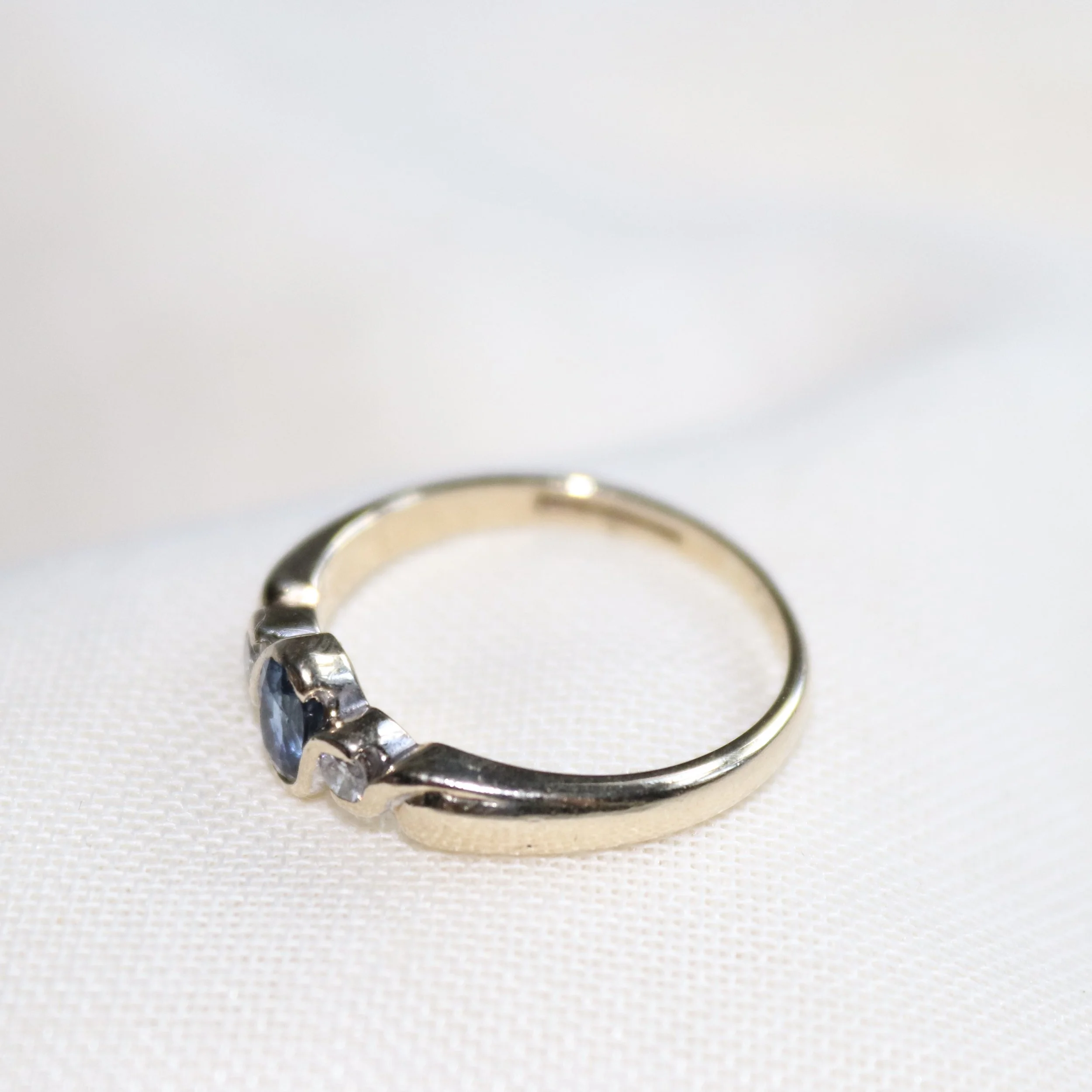 preloved sapphire and diamond 9ct.jpg
