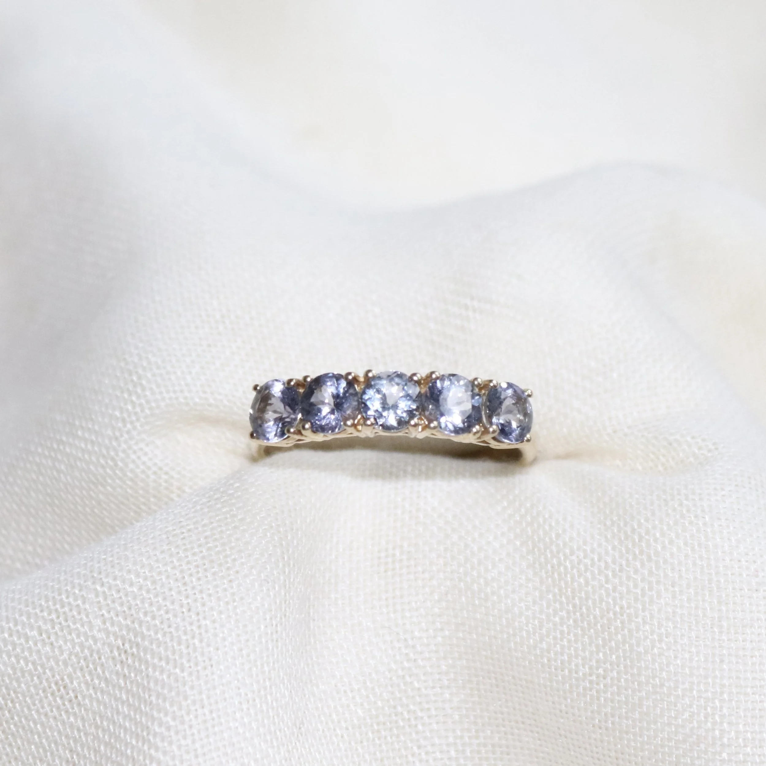 9ct gold vintage tanzanite ring.jpg