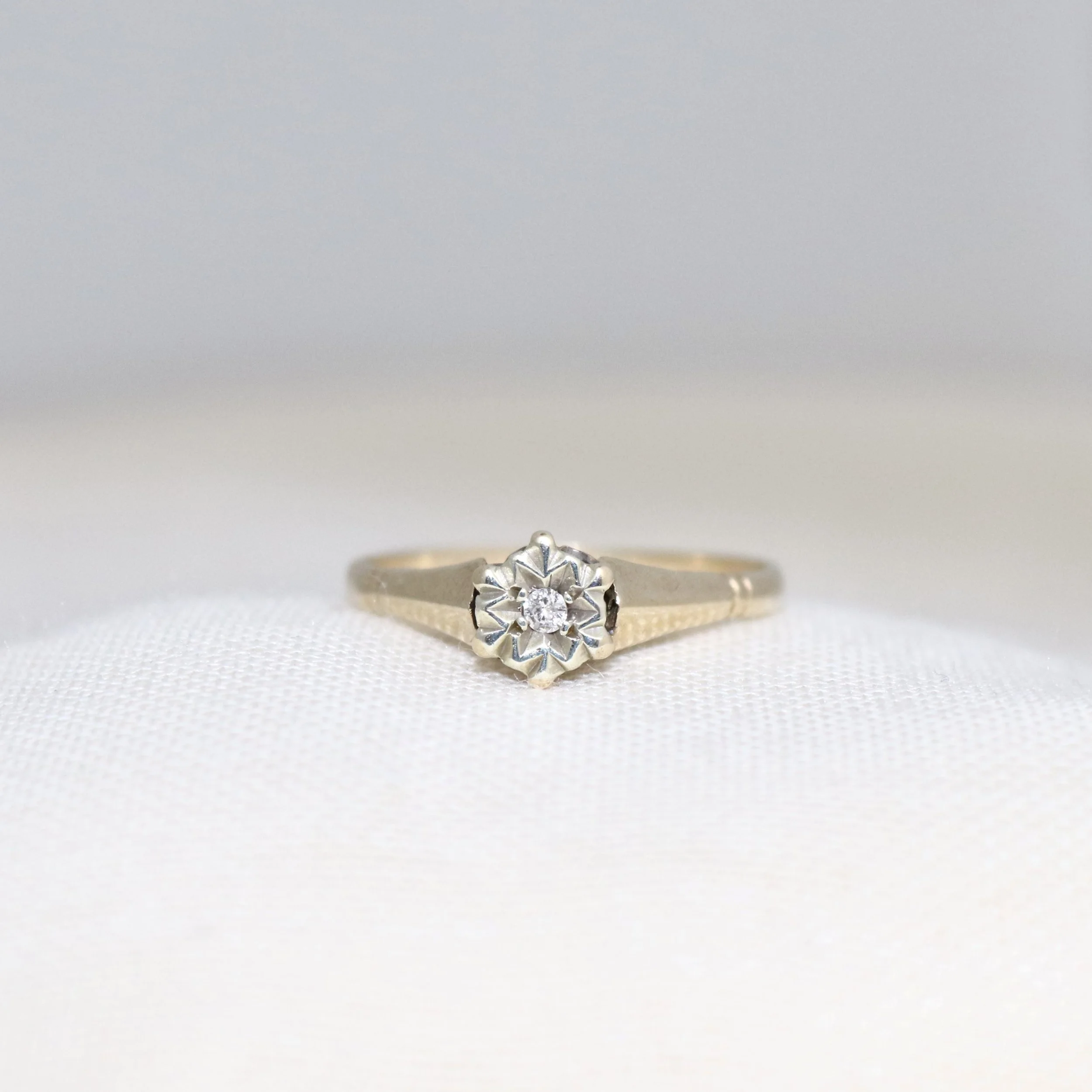 9ct Gold Floral Diamond Solitaire Ring