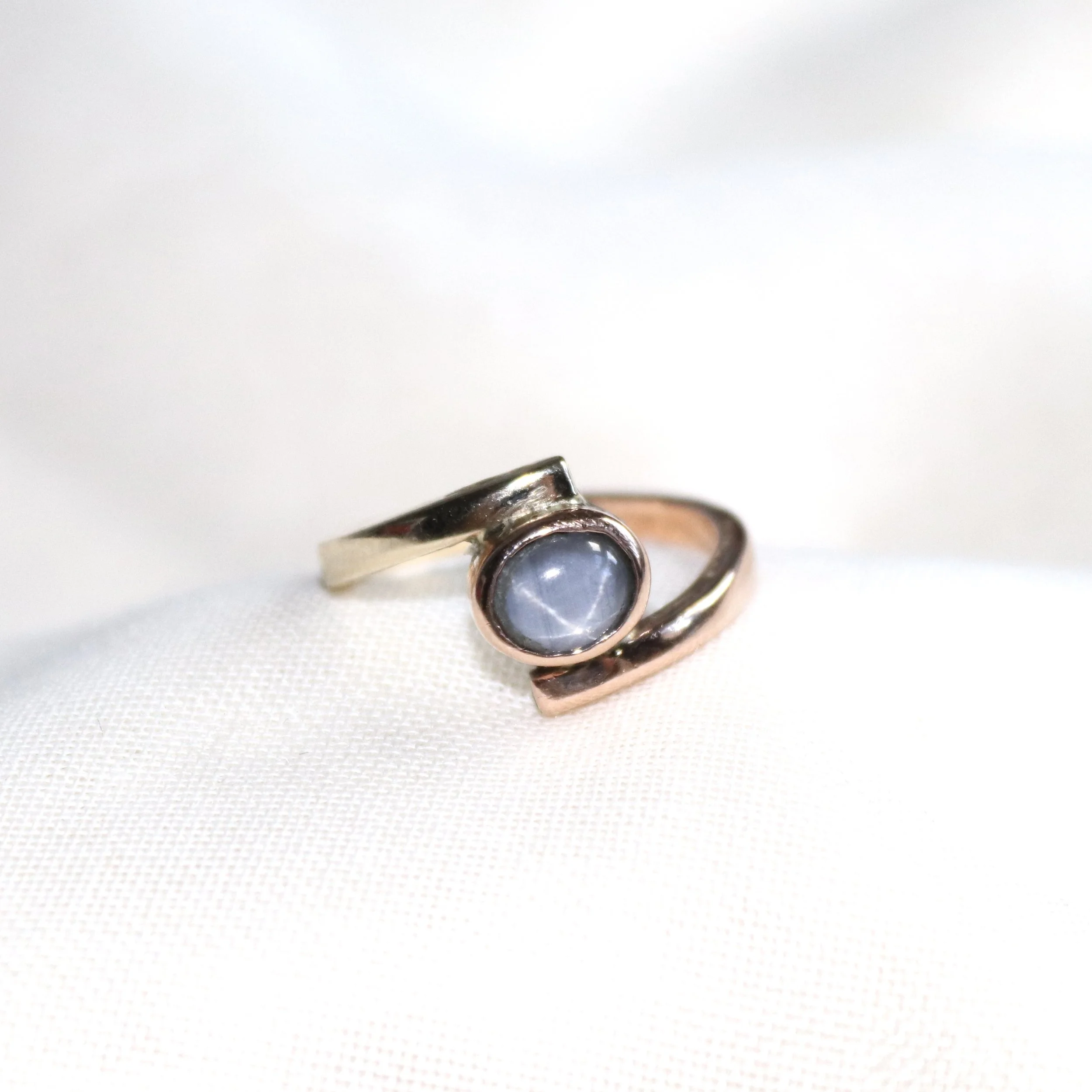 9ct gold star sapphire.jpg