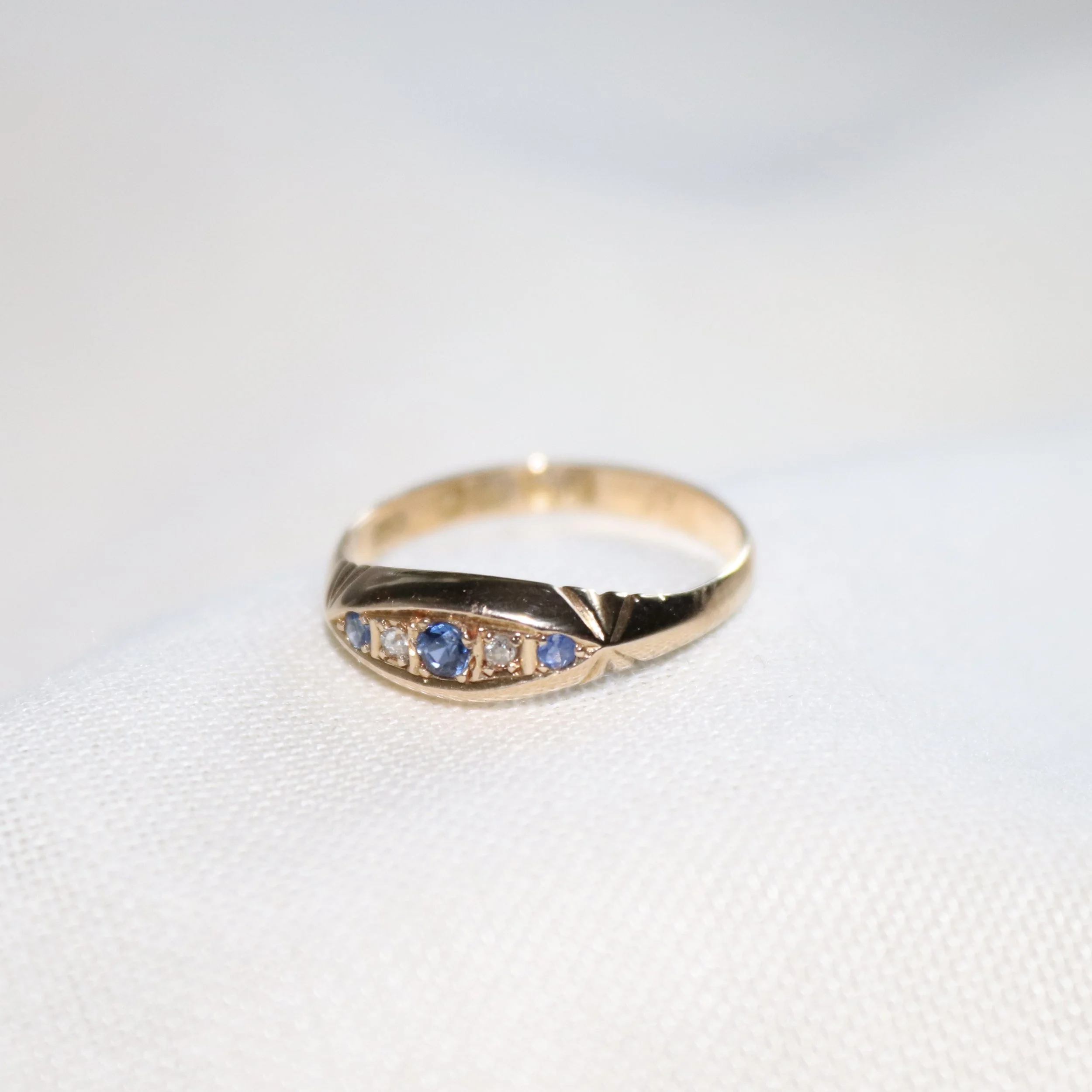 Antique 18ct gold sapphire and diamond ring floral detail.jpg