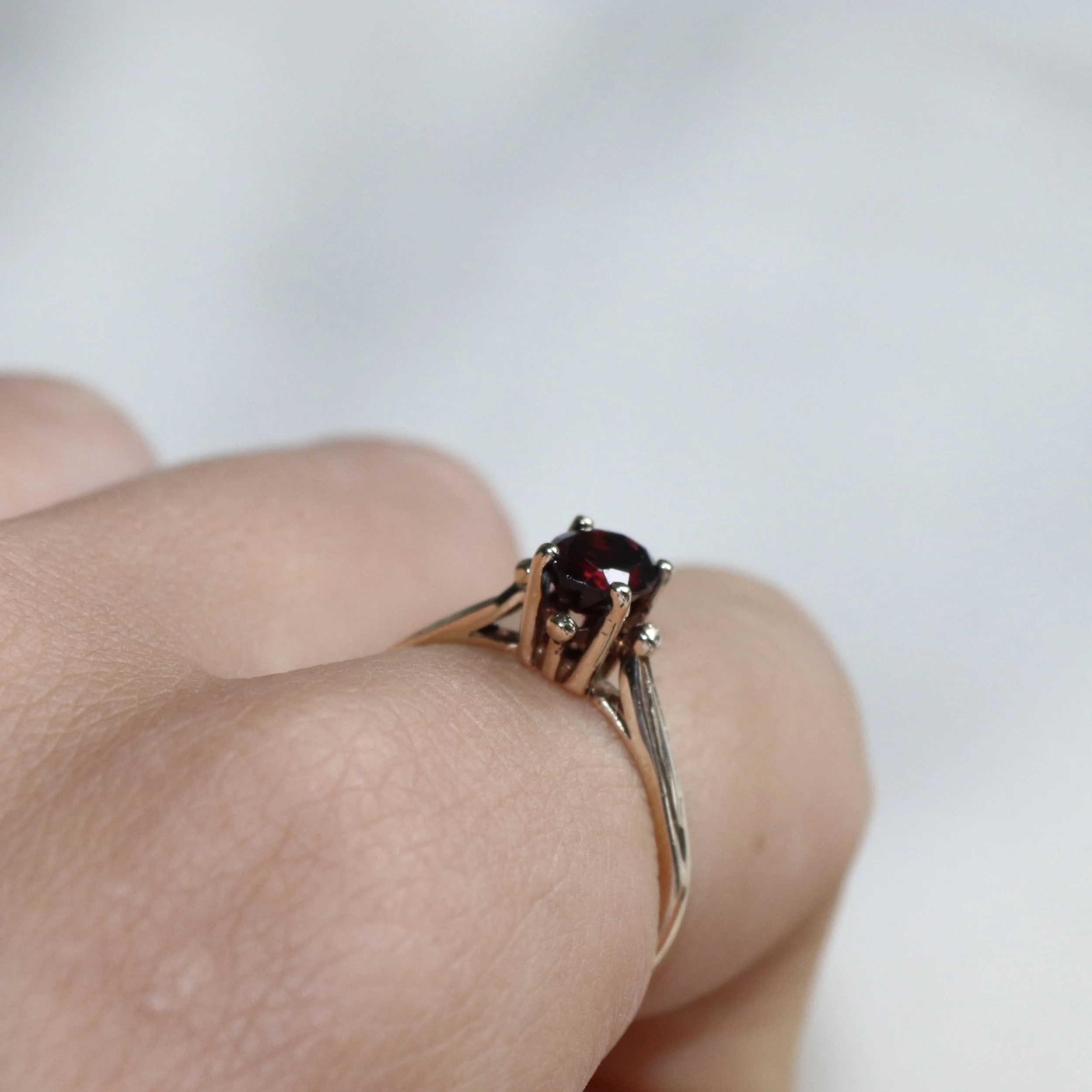 vintage 9ct gold ring garnet.jpg