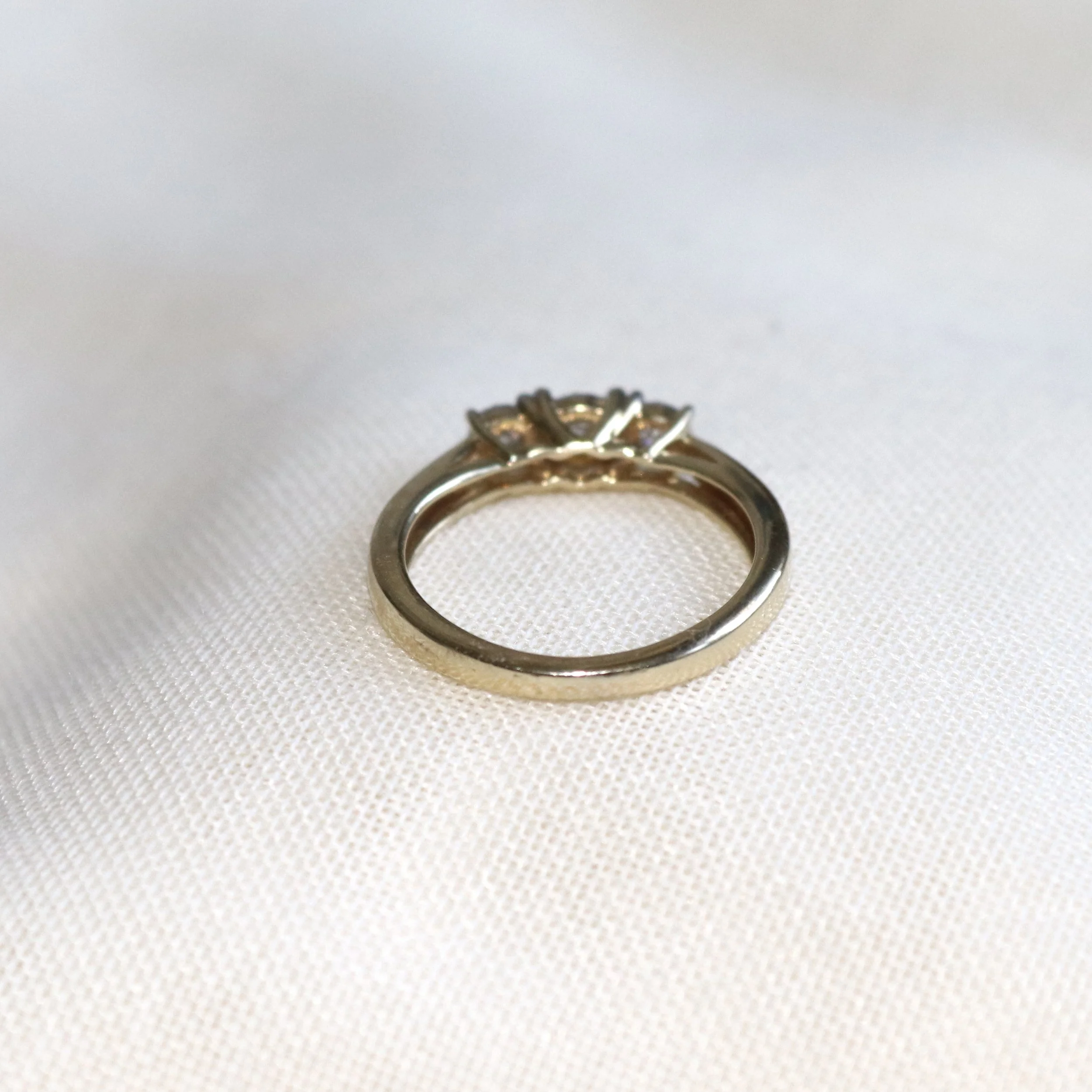 9ct yellow gold trilogy ring.jpg