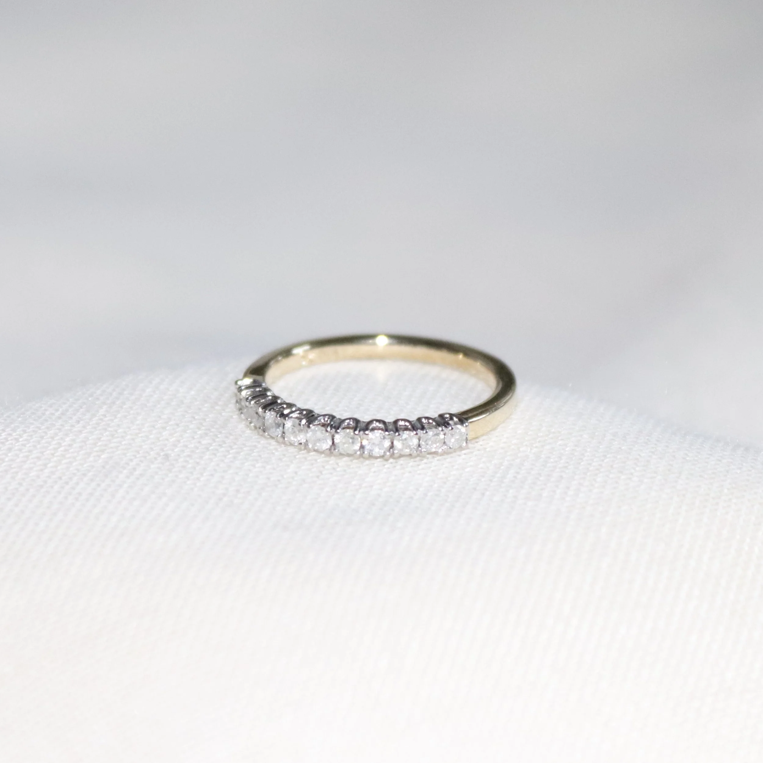 9ct white and yellow gold diamond ring.jpg