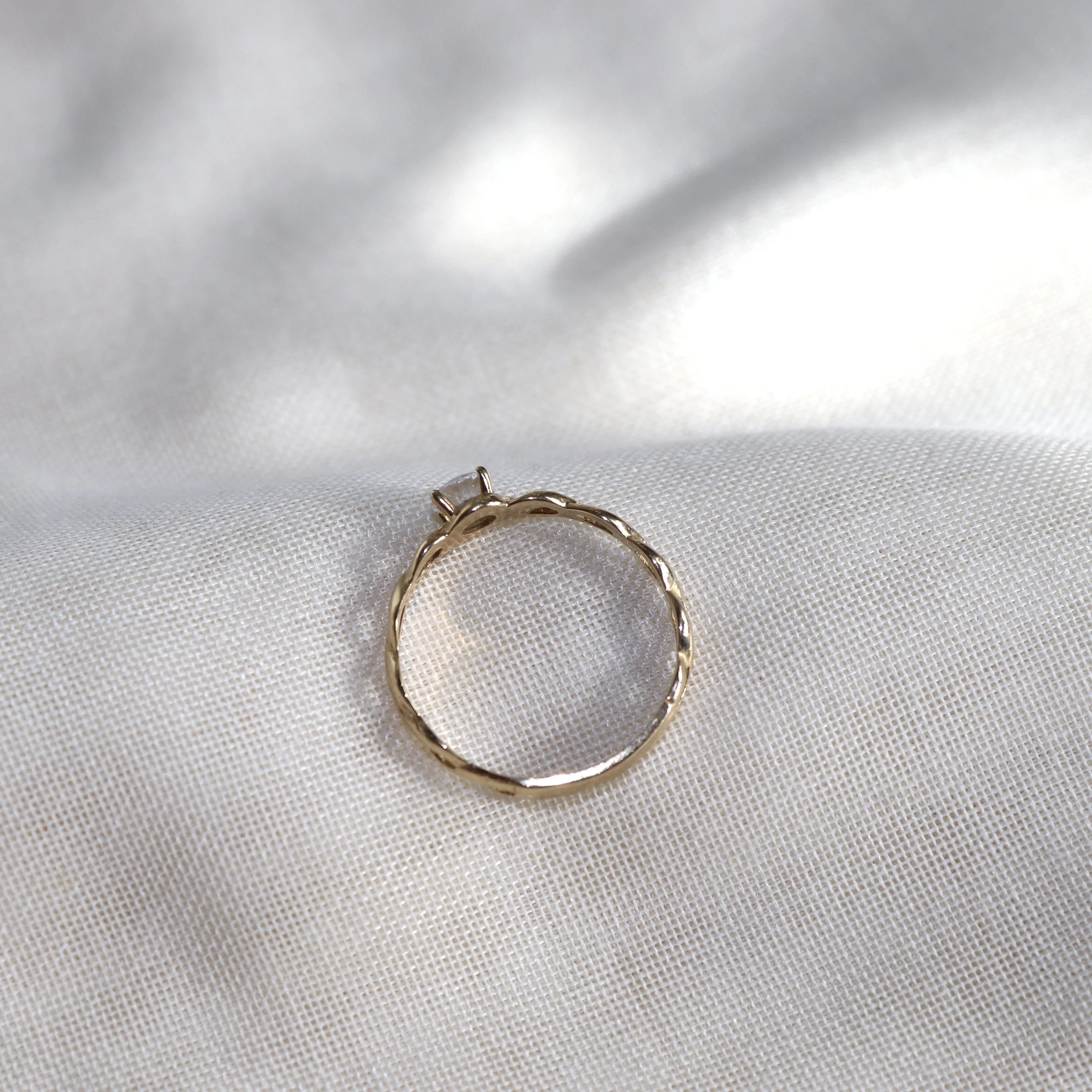 9ct vintage twisted band ring.jpg