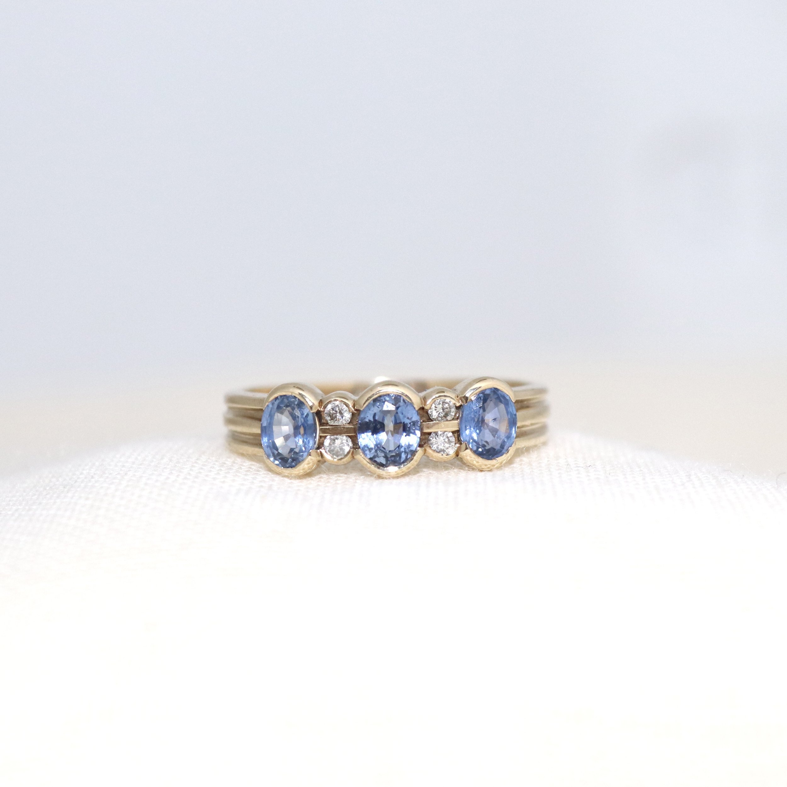 9ct Gold Cornflower Blue Sapphire & Diamond Ring