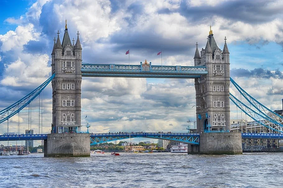 Tower Bridge 1.jpg