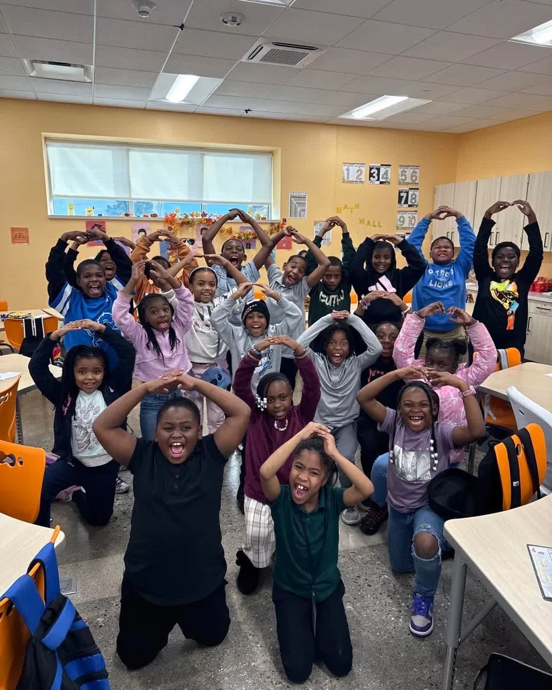 💡💡💡Our participants took the #LightBulbChallenge in support of #Lightsonafterschool! Today is a nationwide celebration of all that afterschool programs do to keep our youth  safe & learning. #afterschool #developingkids