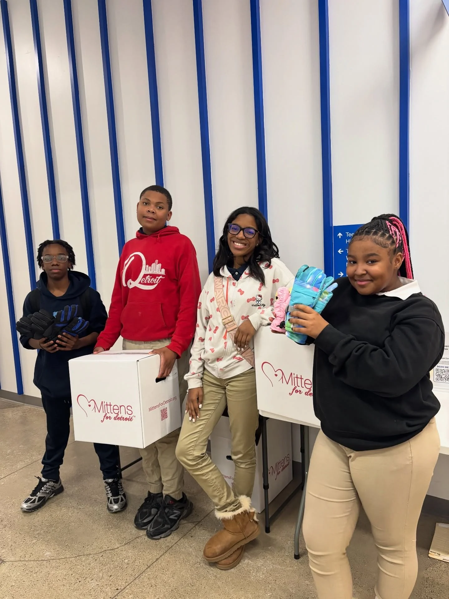 We are extremely grateful to @mittens4detroit and their Executive Director, Wendy, for donating 200 pairs of gloves and mittens for our K&ndash;12 participants. 🧤💙

Our families are so appreciative, and we&rsquo;re equally impressed by the quality 