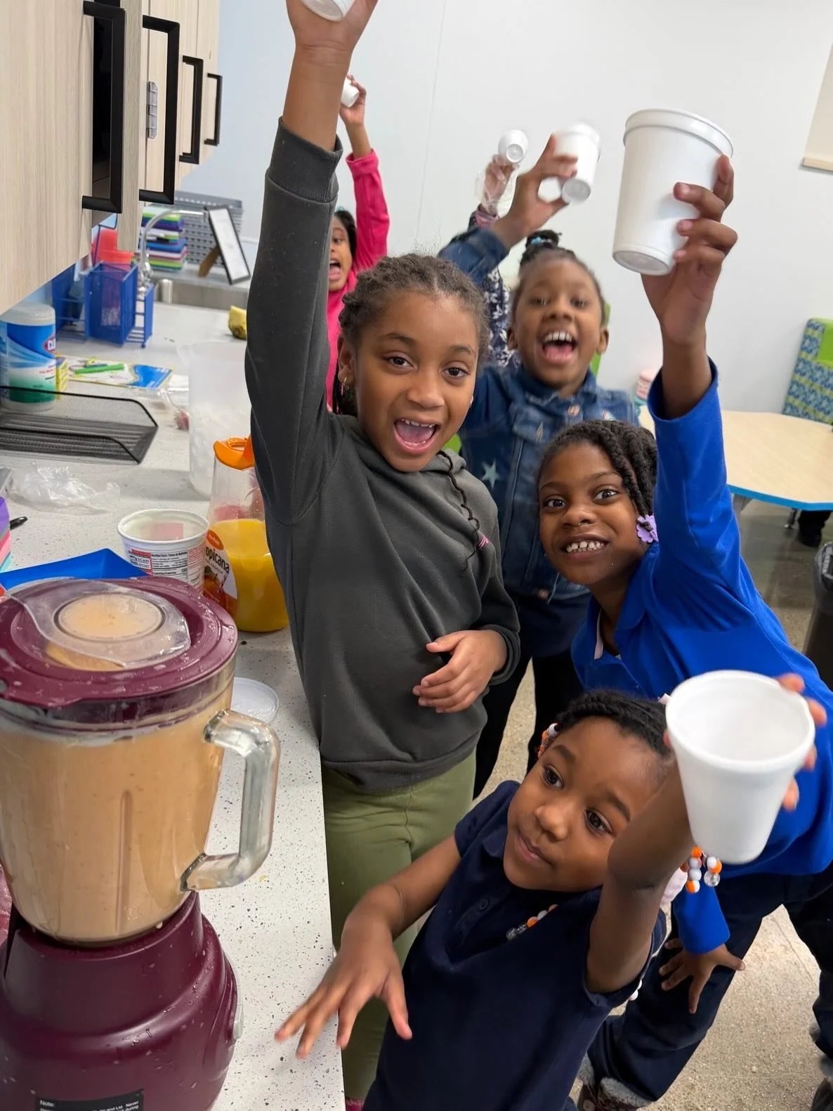 Everyday is a smoothie day at DK 😋🍊🍓🍌💙 #developingkids #afterschool #fun #youthdevelopment