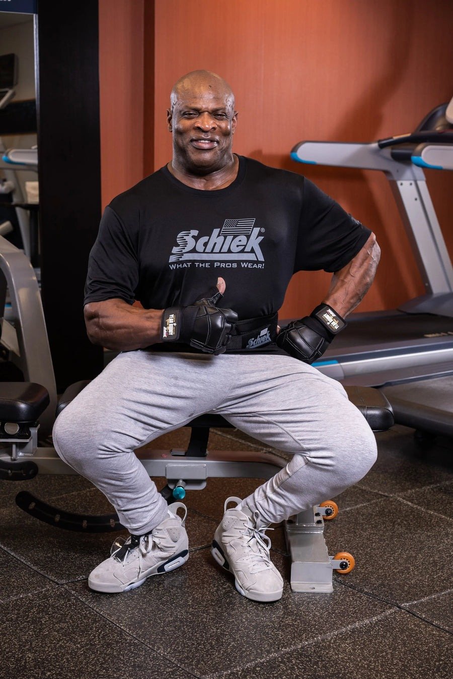 Model rcx8 Ronnie Coleman Lifting Gloves Model.jpg