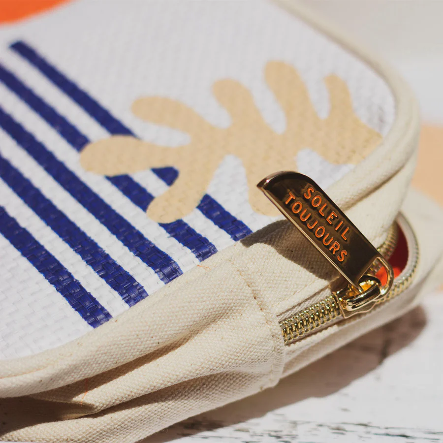 JULYCreative_waistbag_Carousel2_bd252e62-491e-4ee6-b235-16334eddc877_900x.png