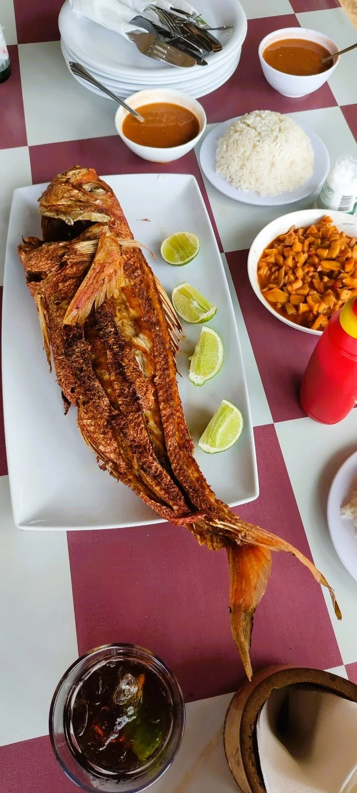 pesce frito  dominicano.jpeg