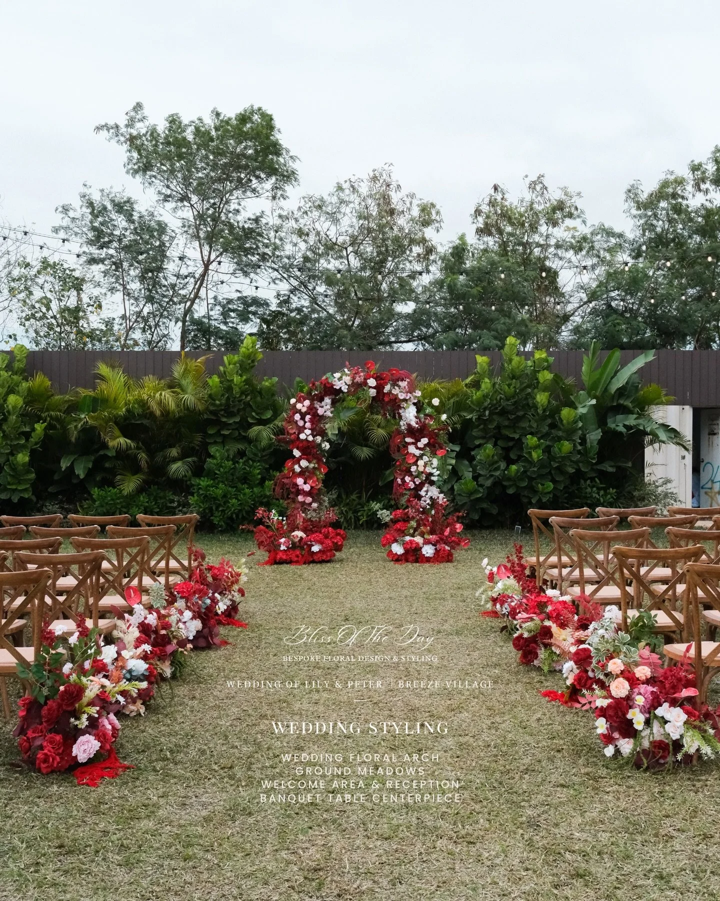 Highlights from Lily &amp; Peter&rsquo;s wedding at Breeze Village @the.breeze.village @the.auragarden 

For their outdoor ceremony, we created a Floral Arch and Ground Meadows in a palette of passionate red ❤️❤️. The vibrant blooms stood beautifully