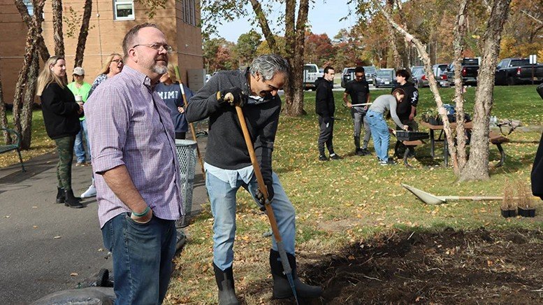 LINPI is helping the Shea Garden Go Native!

https://oncampus.sjny.edu/sustainability-committee-department-of-biology-revitalizes-the-shea-garden-with-native-plants/

We&rsquo;re so proud to have supported the revitalization of the Shea Garden at St.