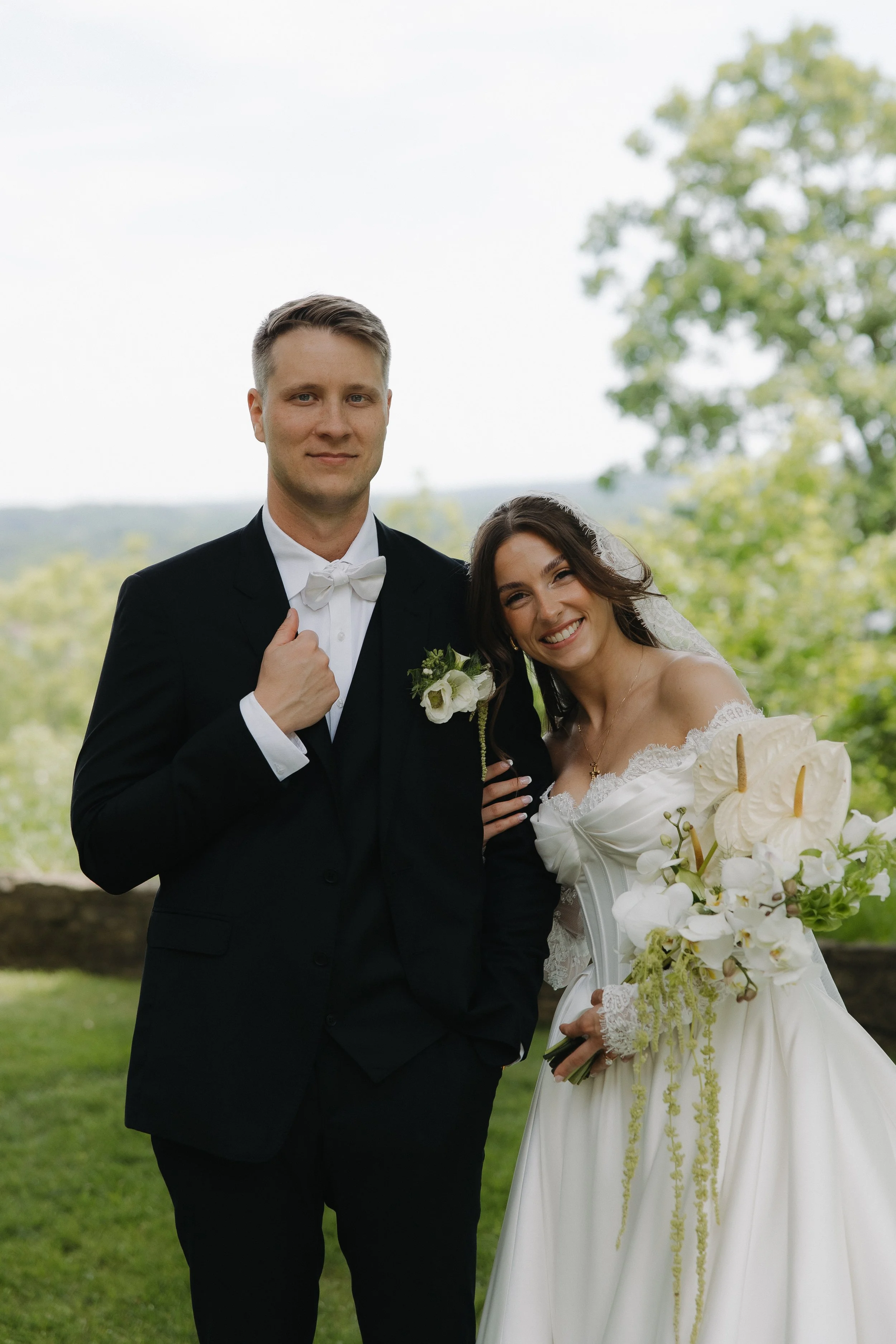 Romantic Rochester, MN wedding flowers featuring a modern white bridal bouquet, lush greenery, statement blooms, and garden-inspired ceremony florals.